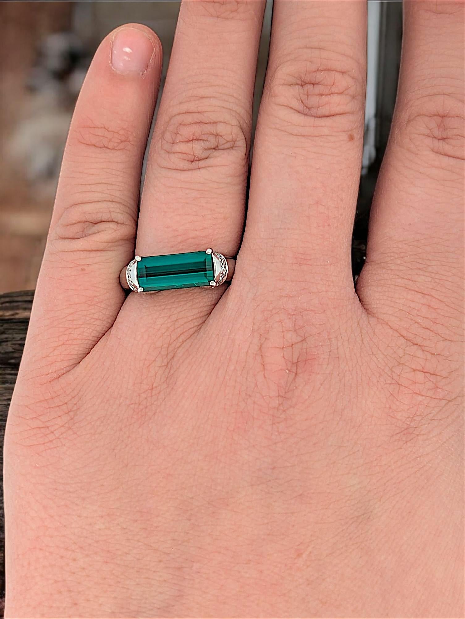 Square Cut Eloise Platinum Ring with 2.93ct Tourmaline and 0.09ct Diamonds - Ring size 6 For Sale