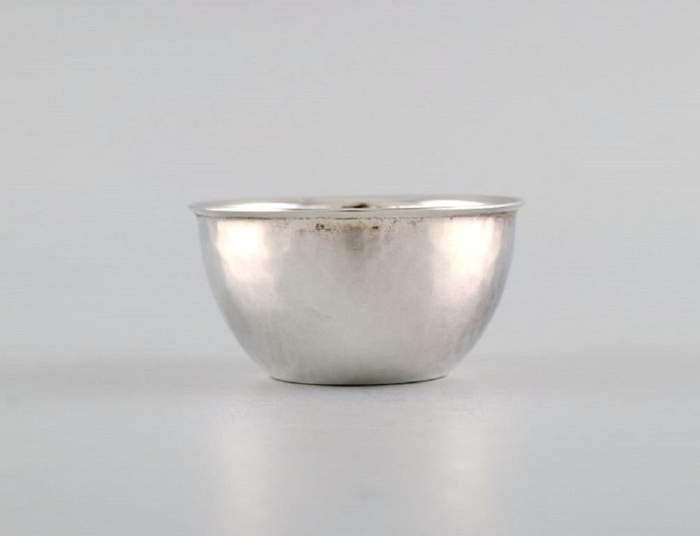 Zwölf modernistische Tassen von Elon Arenhill, bekannter schwedischer Silberschmied, (Skandinavische Moderne) im Angebot