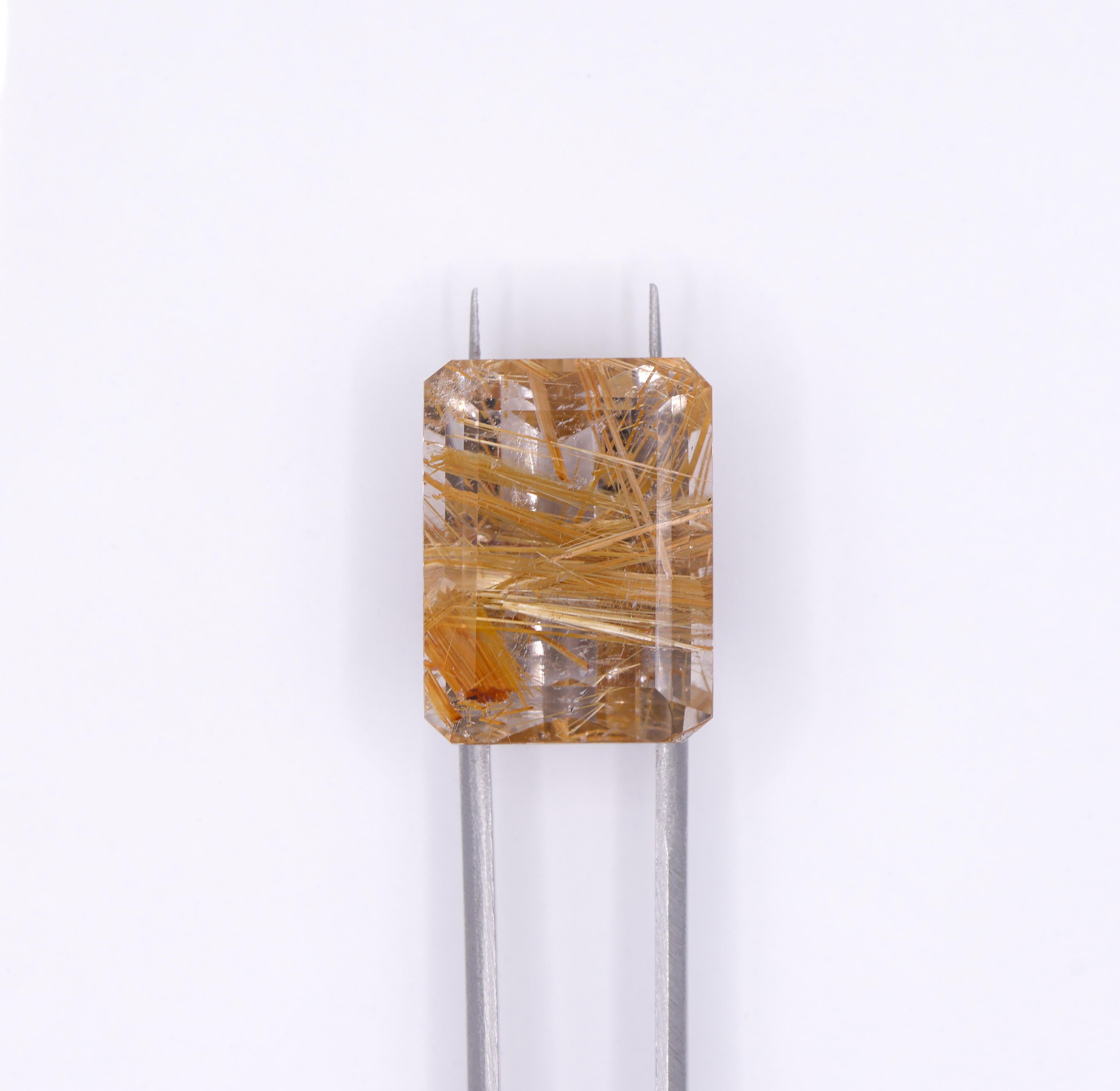 Moderne Pierre précieuse en vrac de 15,86 carats en quartz rutilé allongé  EM 20x15mm en vente