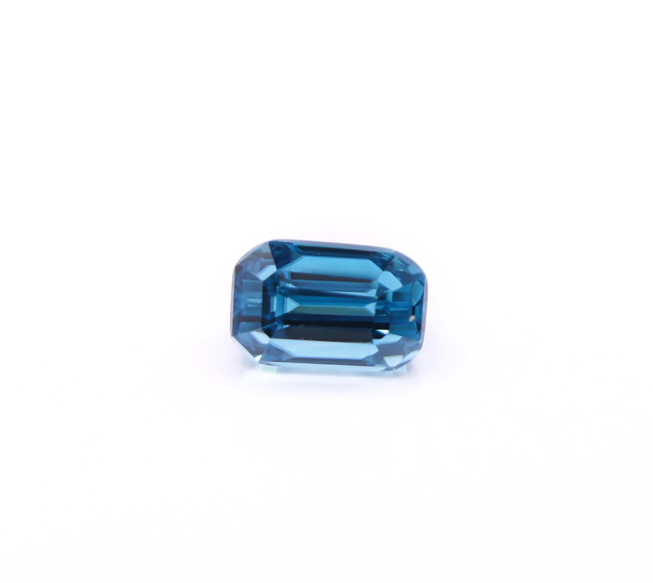 Länglicher 4,62 Karat Blauer Zirkon Edelstein  EM 9x6mm (Smaragdschliff) im Angebot