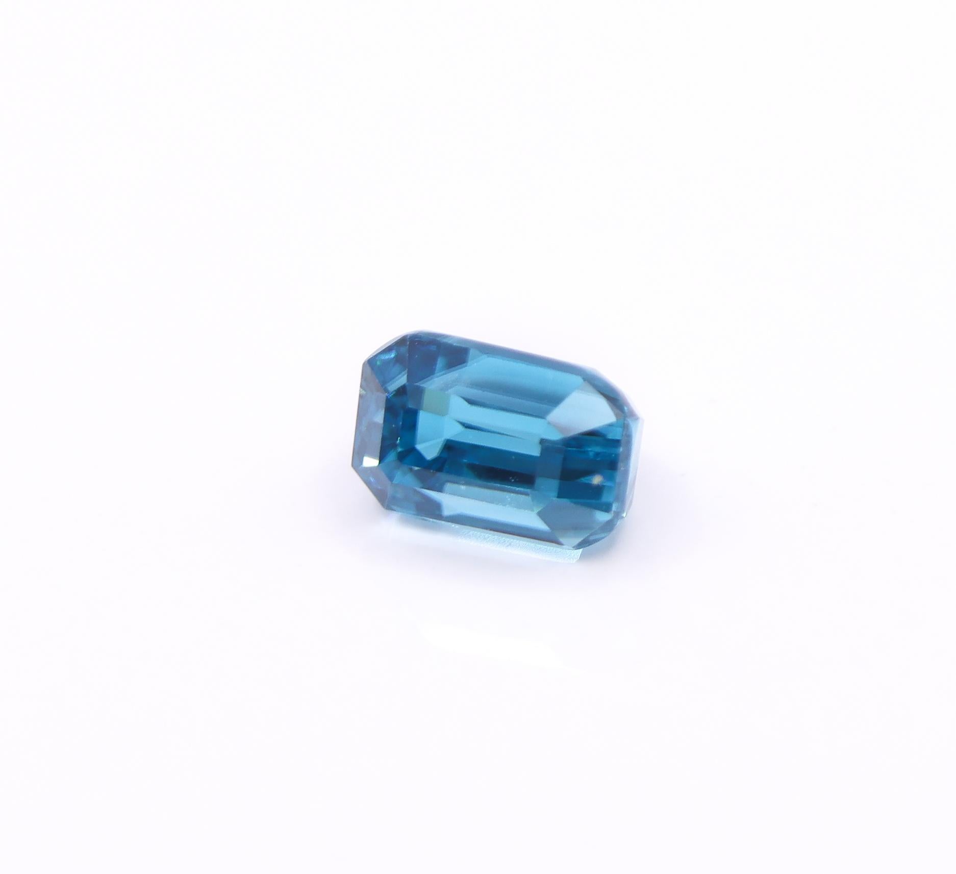 Elongated 4.62 Carat Blue Zircon Gemstone  EM 9x6mm In New Condition In Columbus, OH