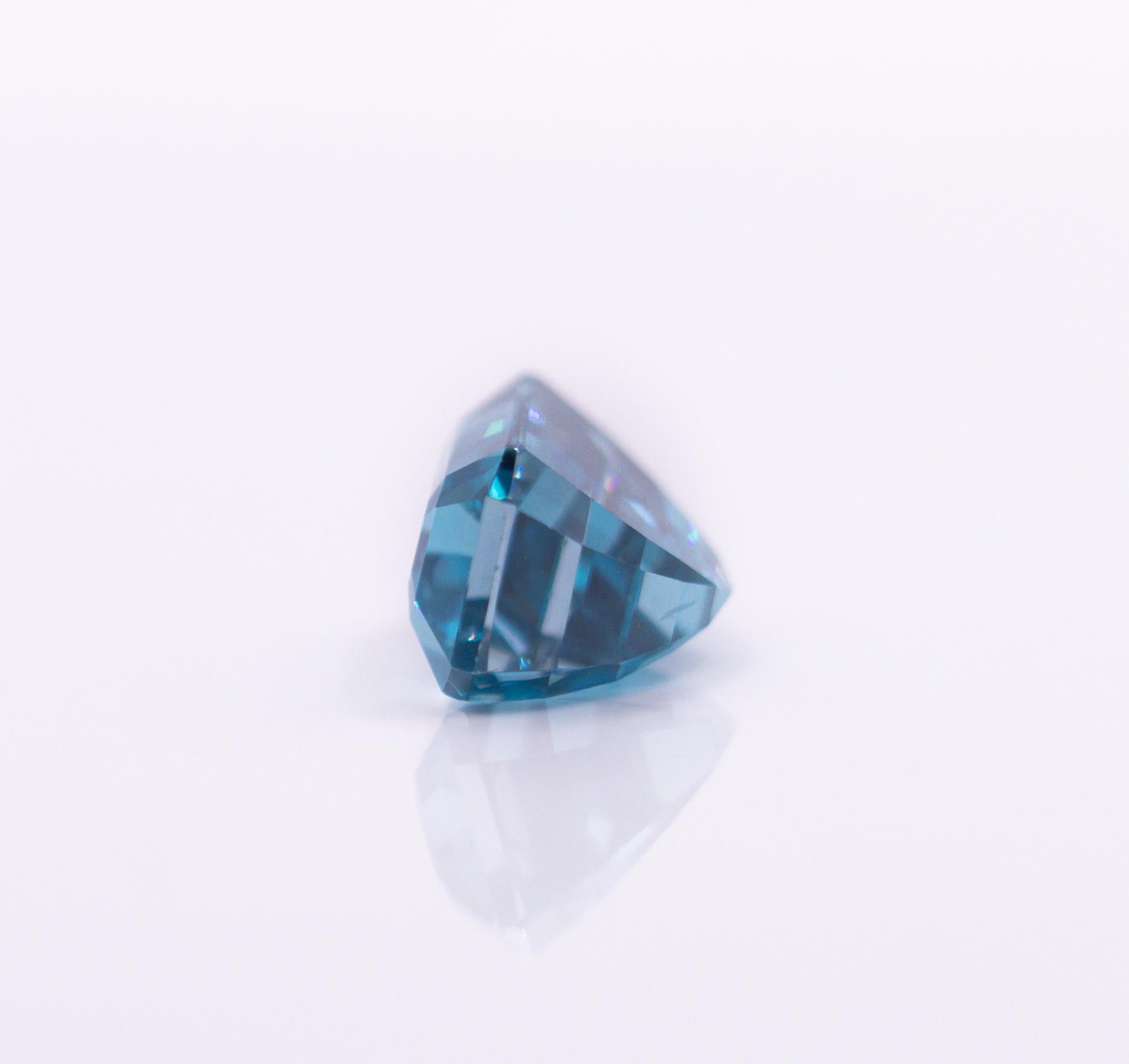 Elongated 4.77 Carat Blue Zircon Gemstone  EM 11x6mm In New Condition For Sale In Columbus, OH