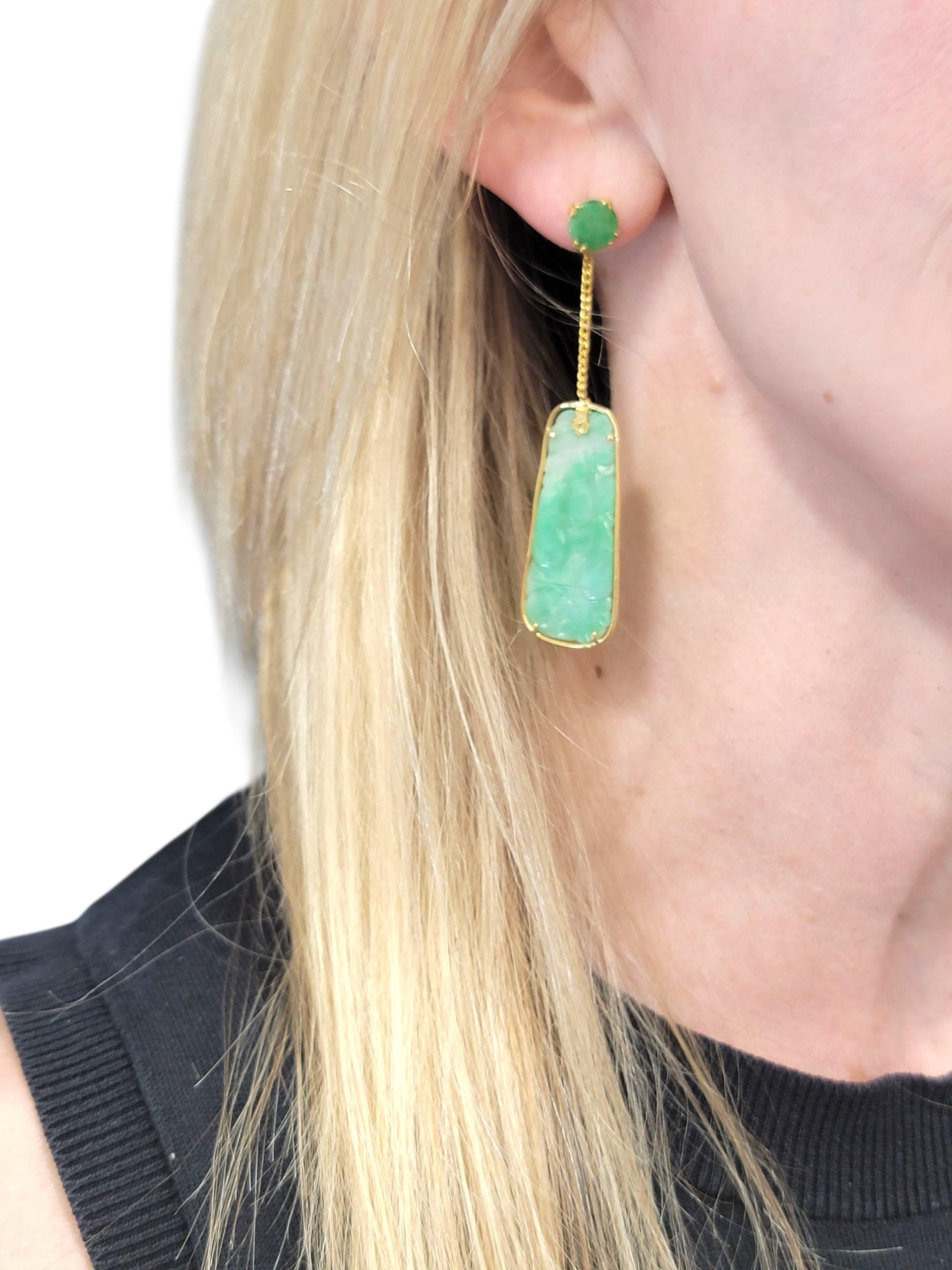 Boucles d'oreilles convertibles pendantes en or jaune 21 carats avec tablettes de jade sculptées en vente 3