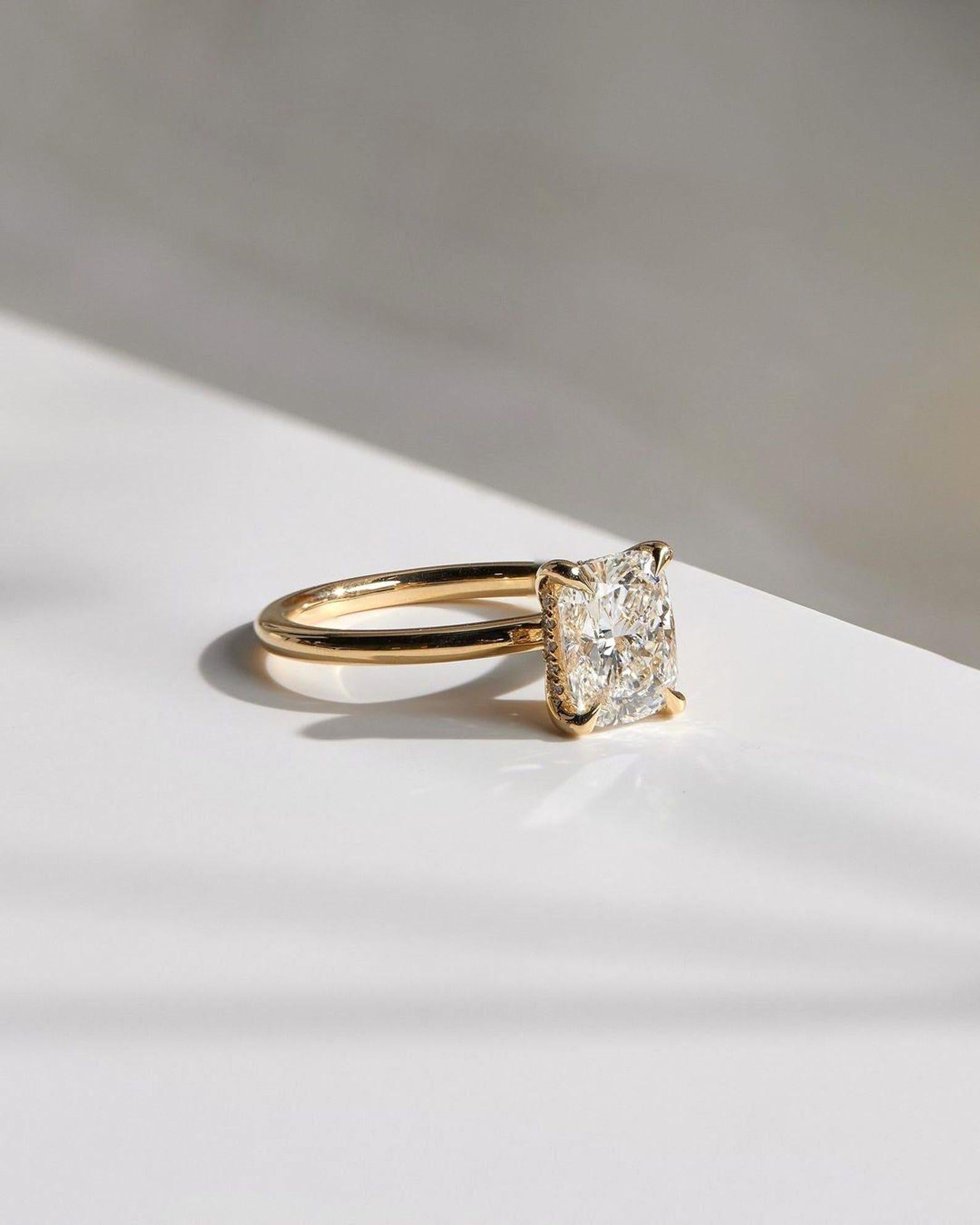 Anillo solitario de moissanita de corte cojín alargado Anillo de compromiso para mujer. Art Decó