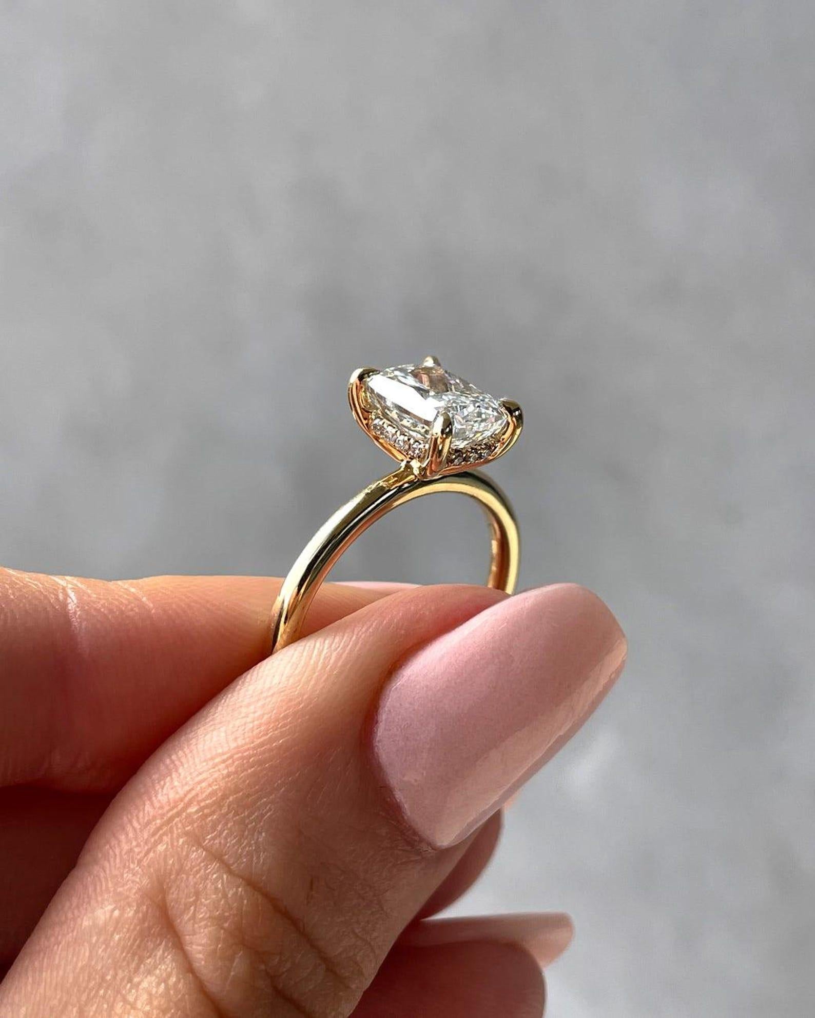 Anillo solitario de moissanita de corte cojín alargado Anillo de compromiso para mujer. 1