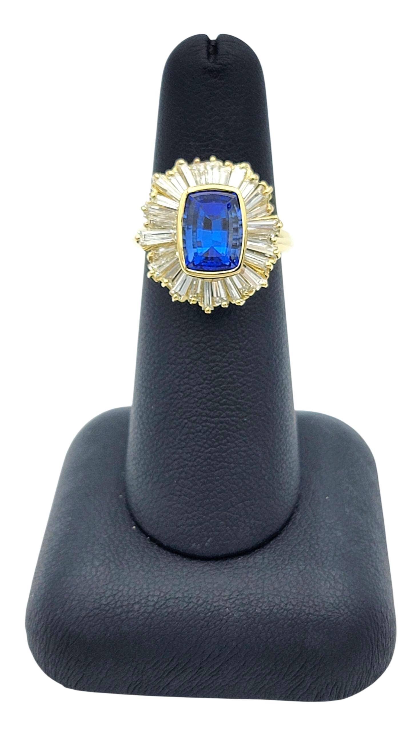 Bague de cocktail Tanzanite taille coussin et diamant baguette en or 18 carats en vente 4
