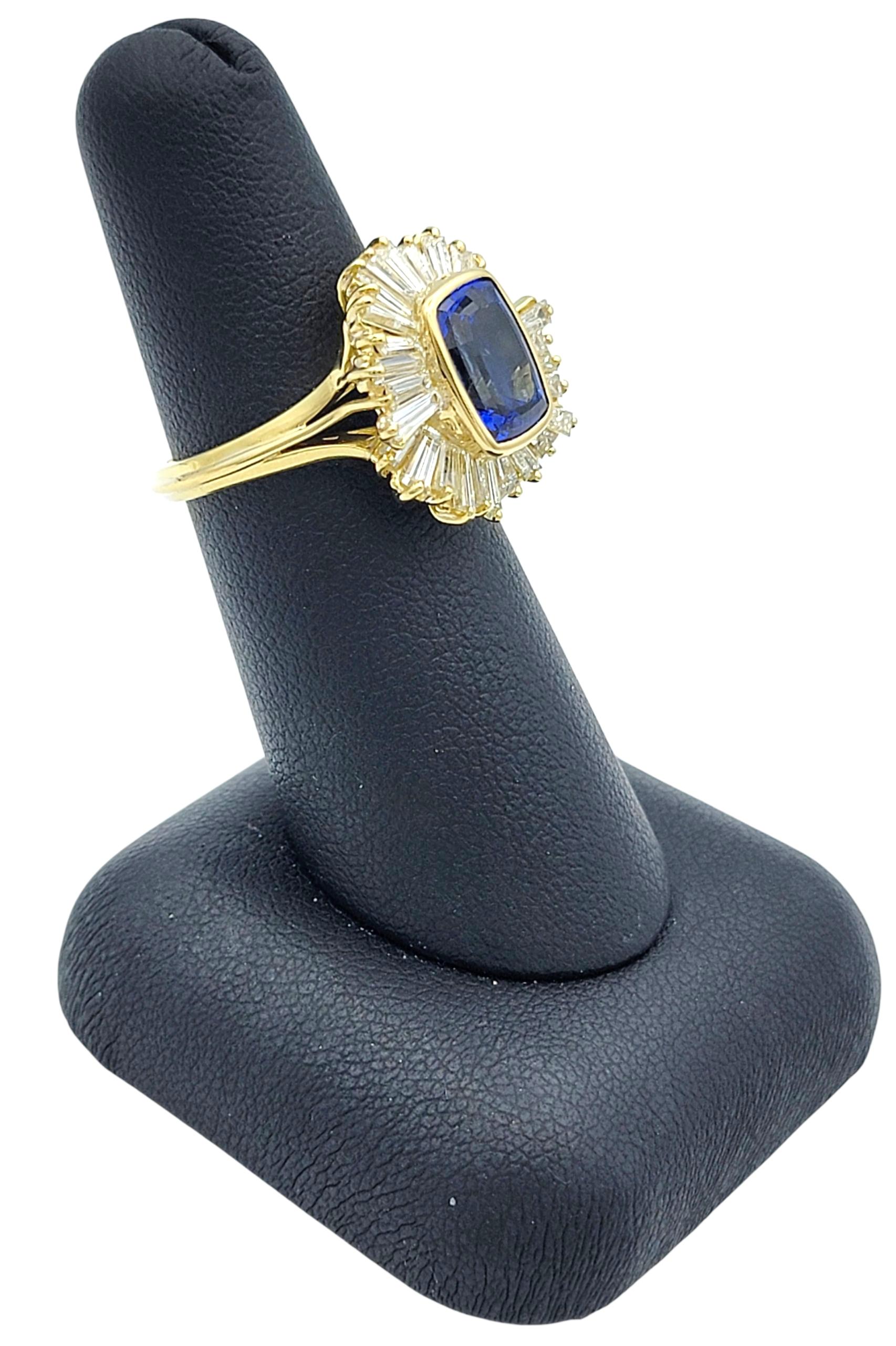 Bague de cocktail Tanzanite taille coussin et diamant baguette en or 18 carats en vente 5