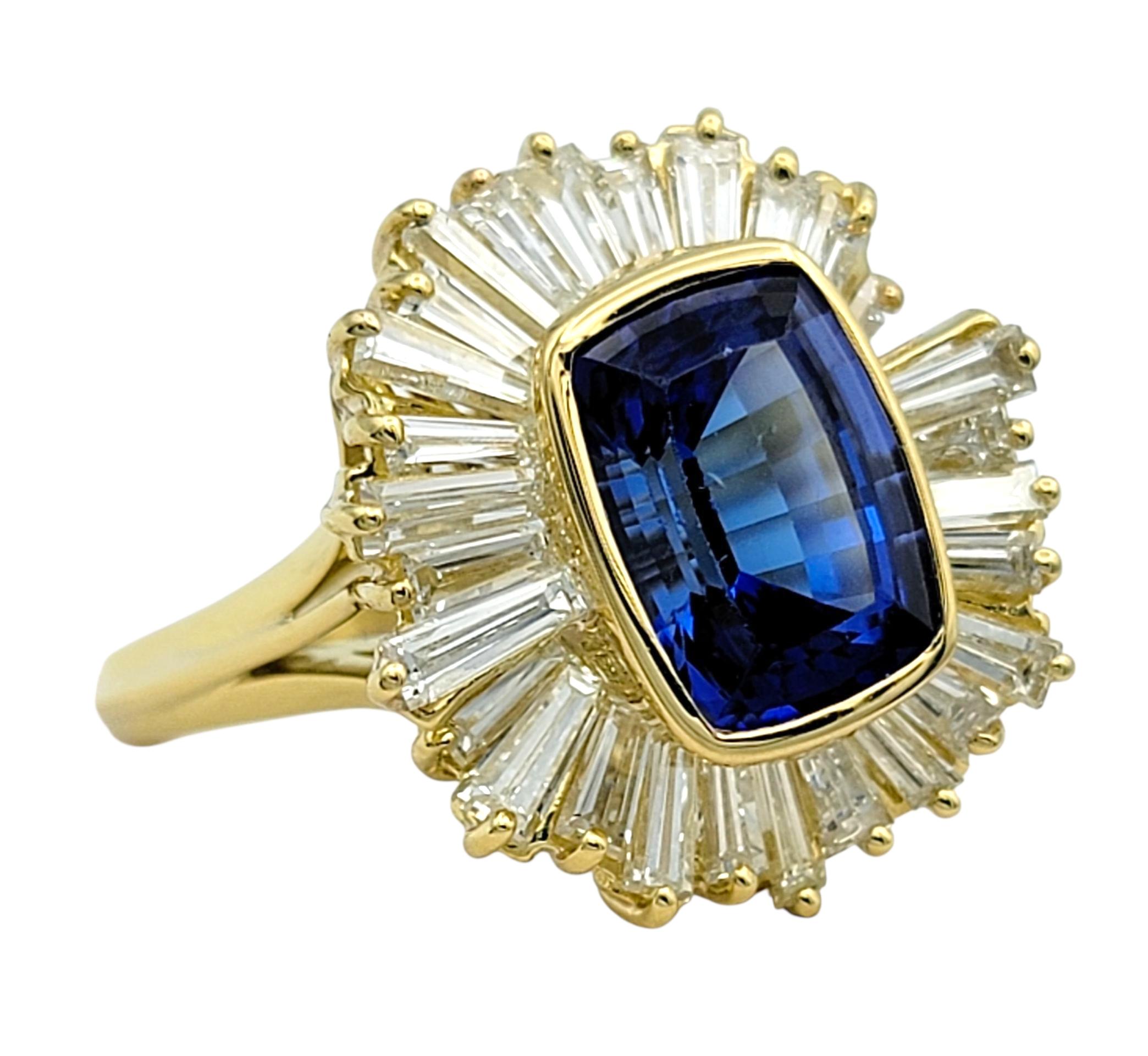 Contemporain Bague de cocktail Tanzanite taille coussin et diamant baguette en or 18 carats en vente