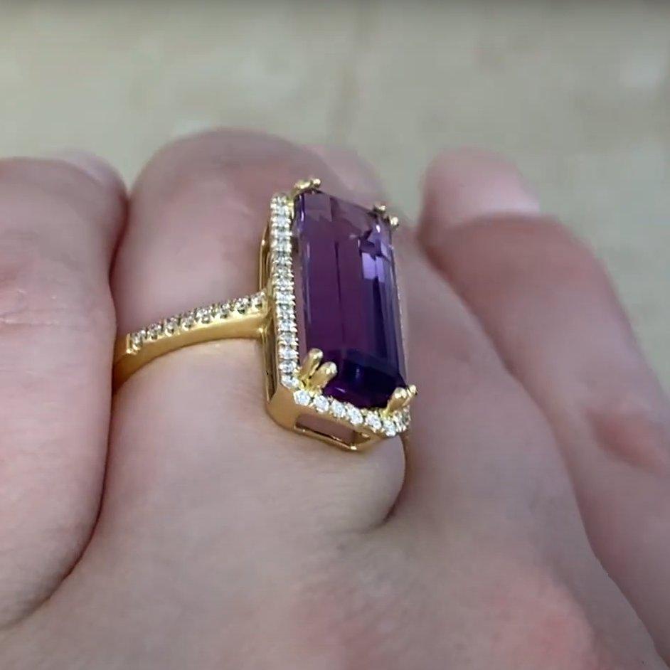 Taille émeraude Bague allongée en or jaune avec améthyste taille émeraude (environ 3,70 carats) en vente