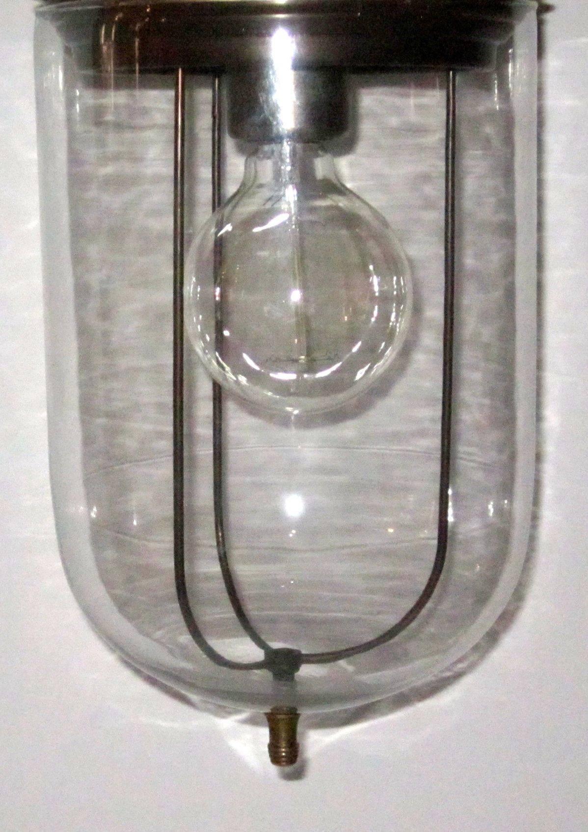 Paire de lampes  suspension allonges en verre et bronze, Italie, contemporaines en vente 1