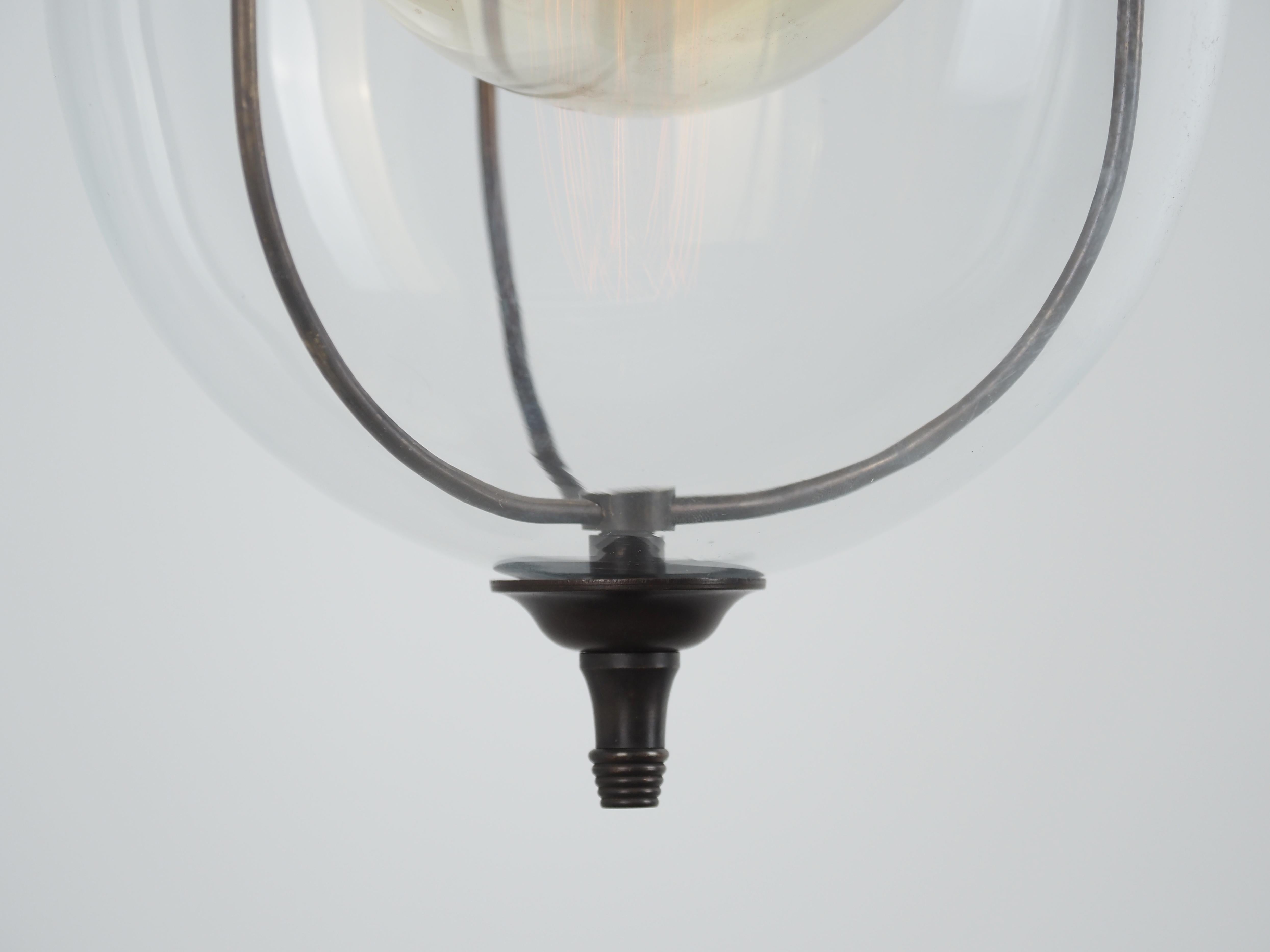 Paire de lampes  suspension allonges en verre et bronze, Italie, contemporaines Neuf - En vente à New York, NY