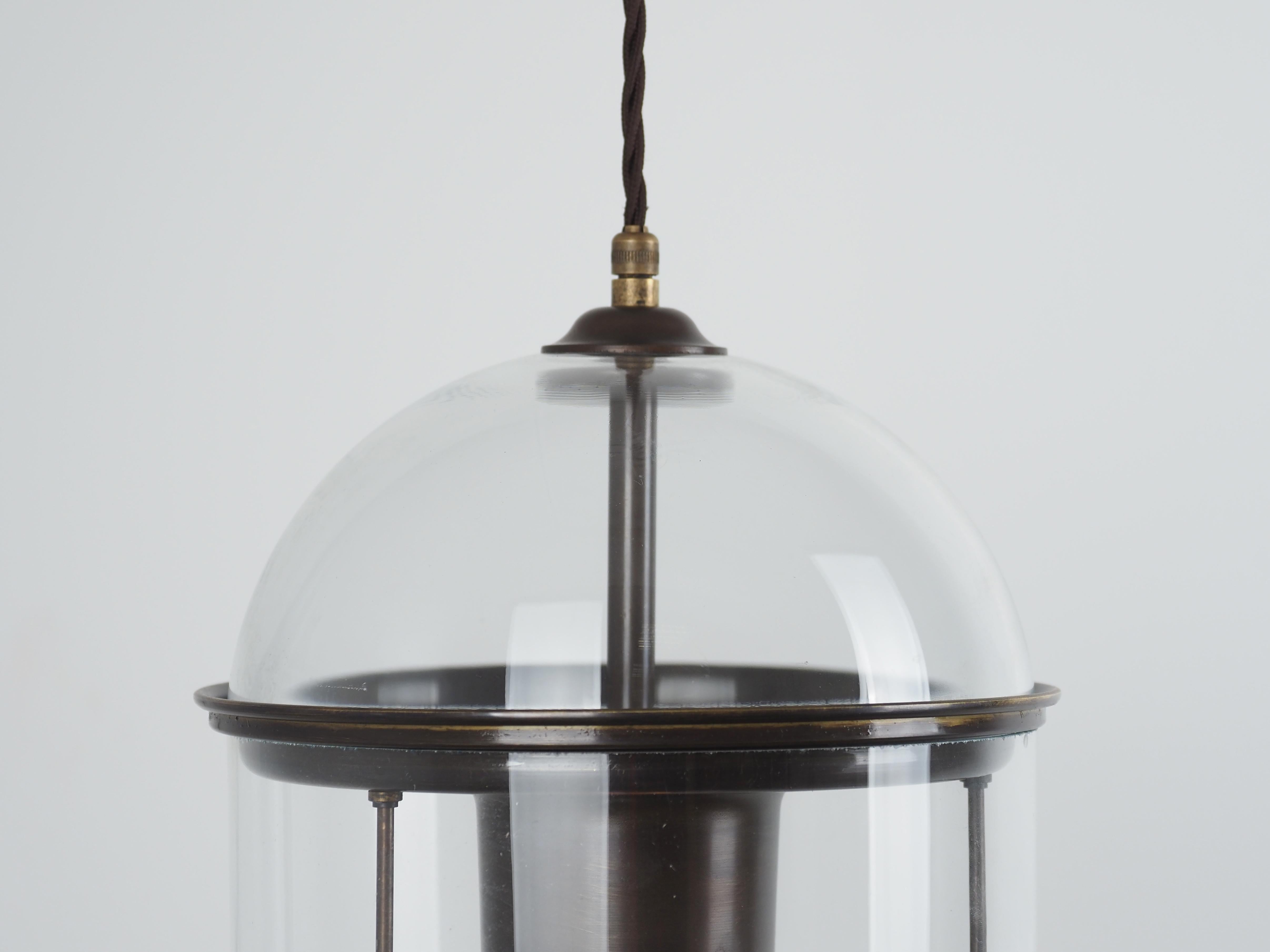 italien Paire de lampes  suspension allonges en verre et bronze, Italie, contemporaines en vente