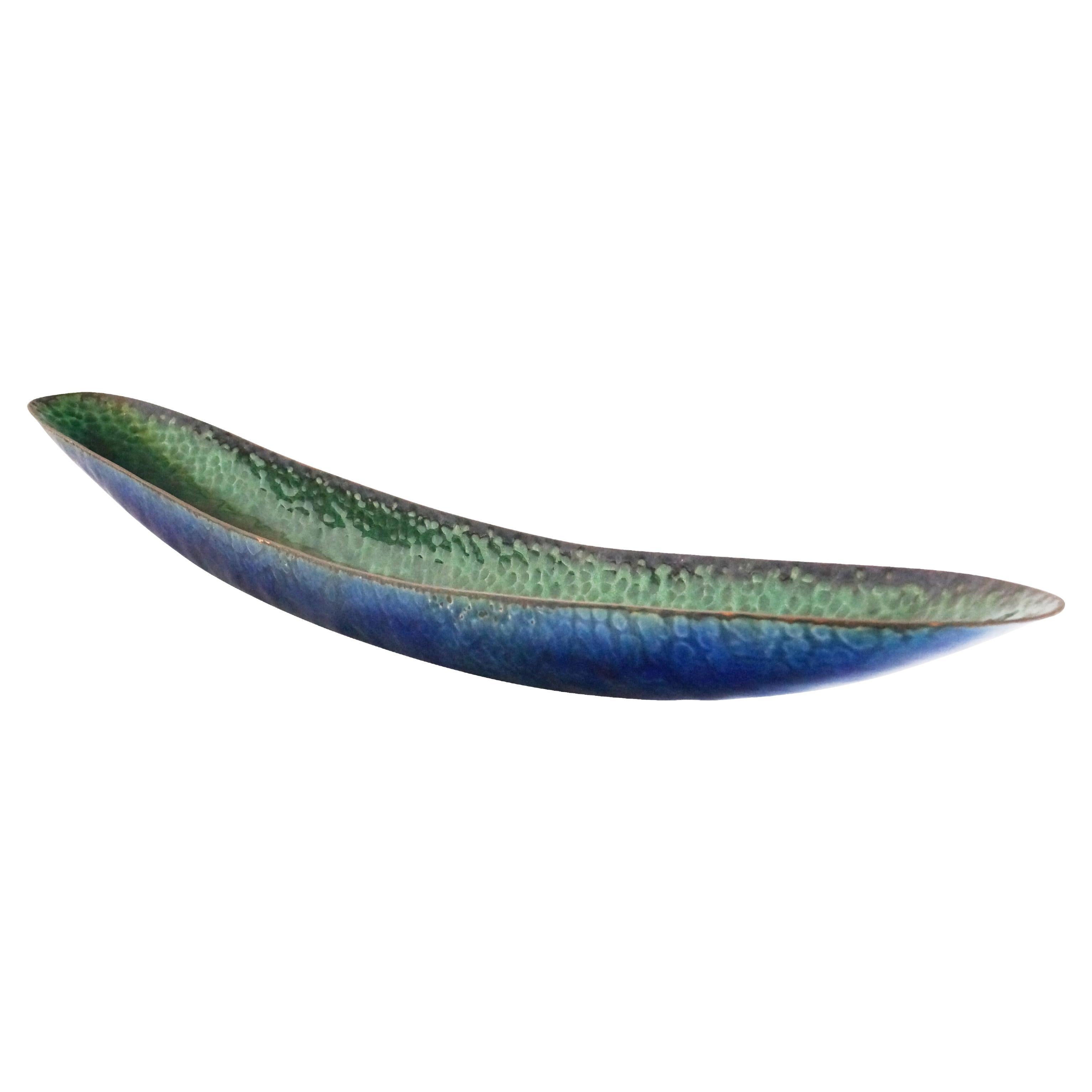 Piatto allungato in smalto verde e blu in vendita