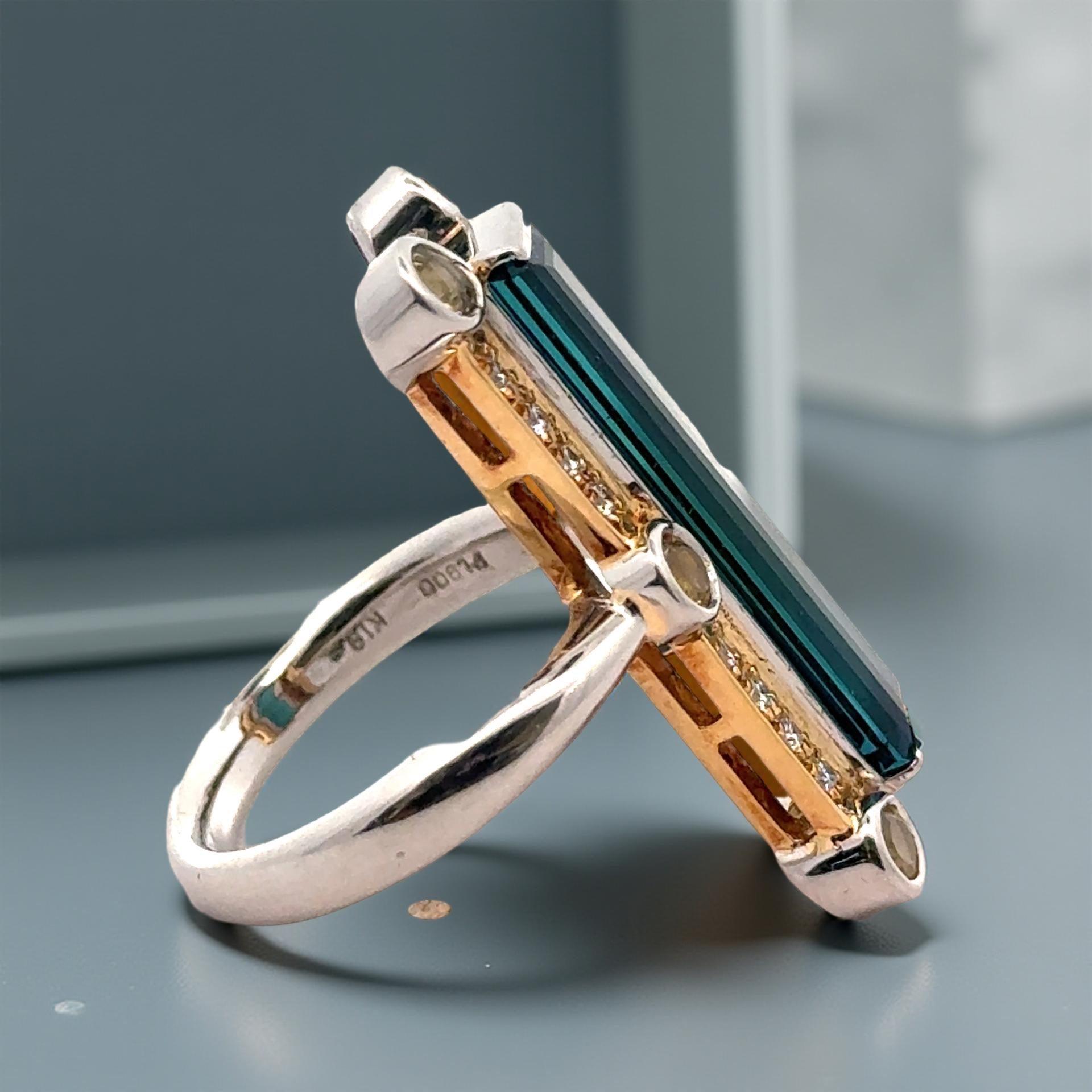 Moderne Tourmaline verte allongée, diamant et citrine Platine/or jaune 18 carats en vente
