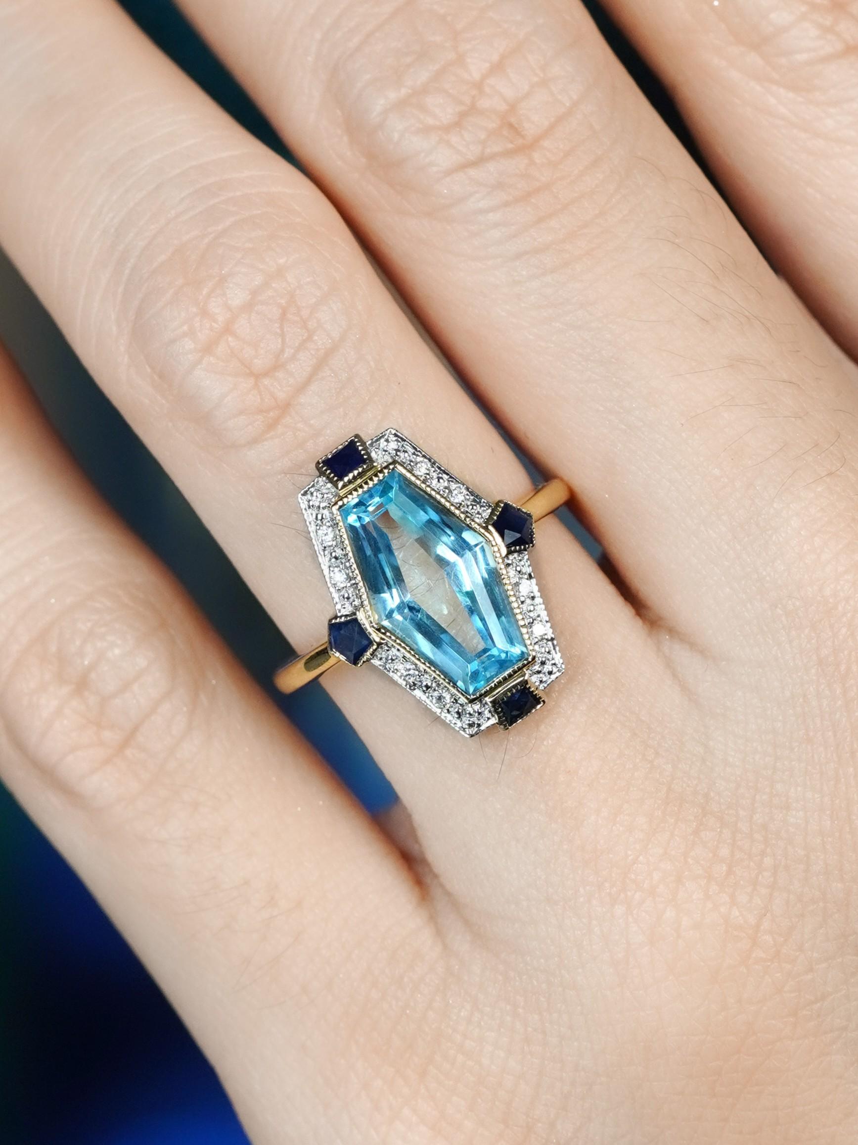 Anillo Estilo Art Déco Hexágono Alargado Topacio Azul Zafiro Diamante en Oro de 14K Corte octogonal en venta