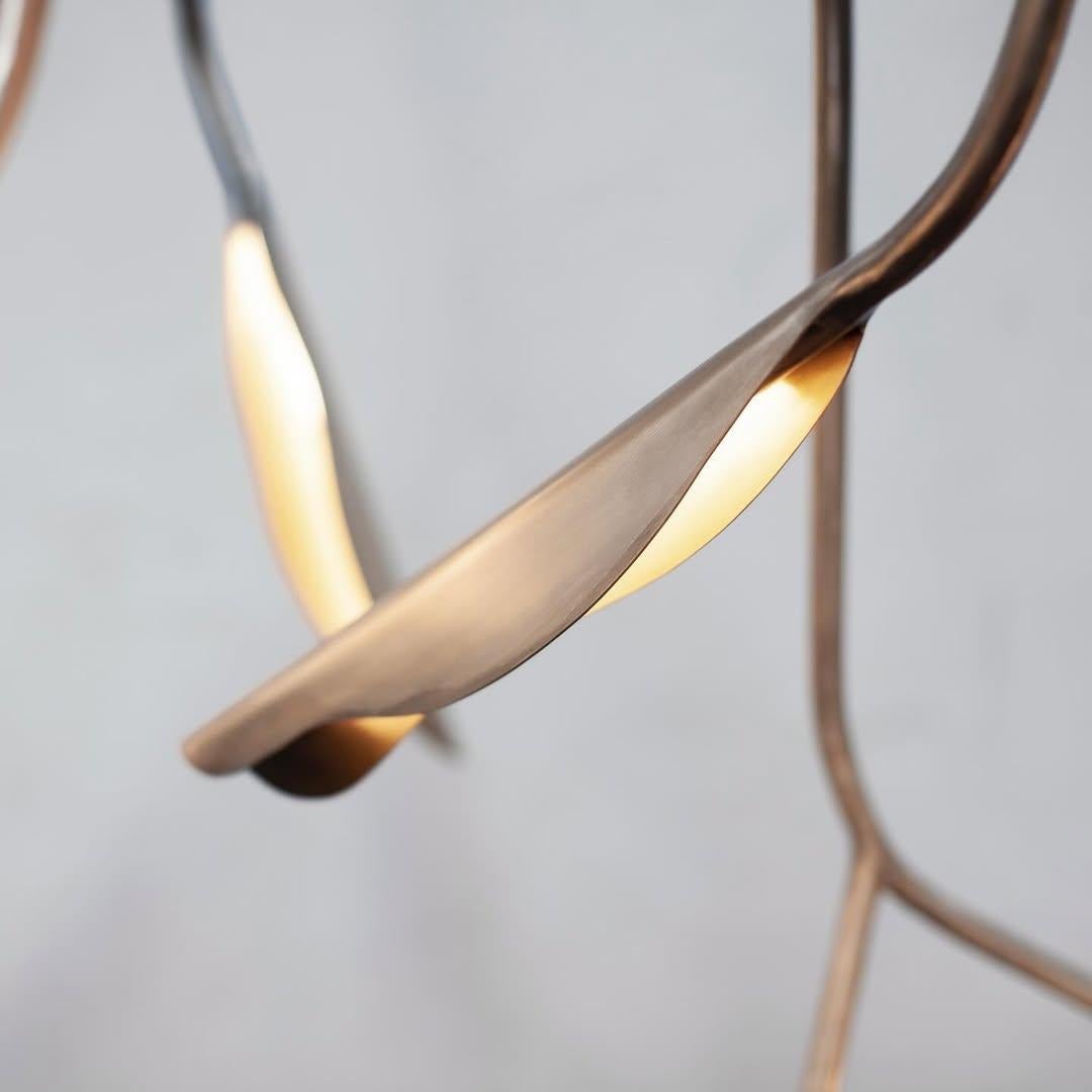 Colgante contemporáneo de latón con forma de hoja alargada y ramificada de Morghen Studio en Nuevo estado para la venta en Geneve, CH