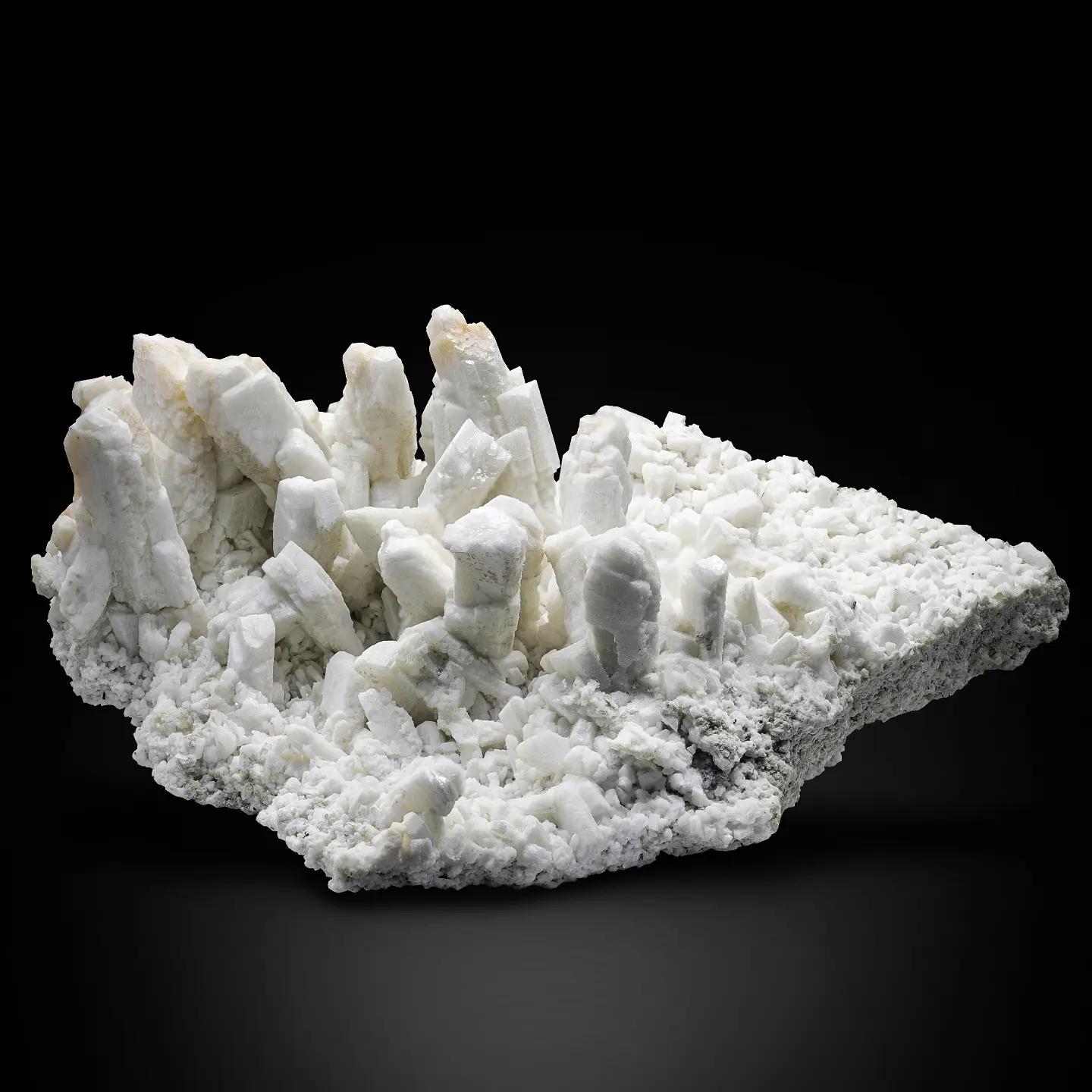 Skardu District, Gilgit Baltistan Province, Pakistan 

Dim: H: 32 x W: 28 x D: 10 cm 

Wt: 3598 g

Specimen Type: Gorgeous large cabinet elongated Microcline Feldspar crystals on Cleavelandite 

Treatment: None 

Color: White





Indulge in the