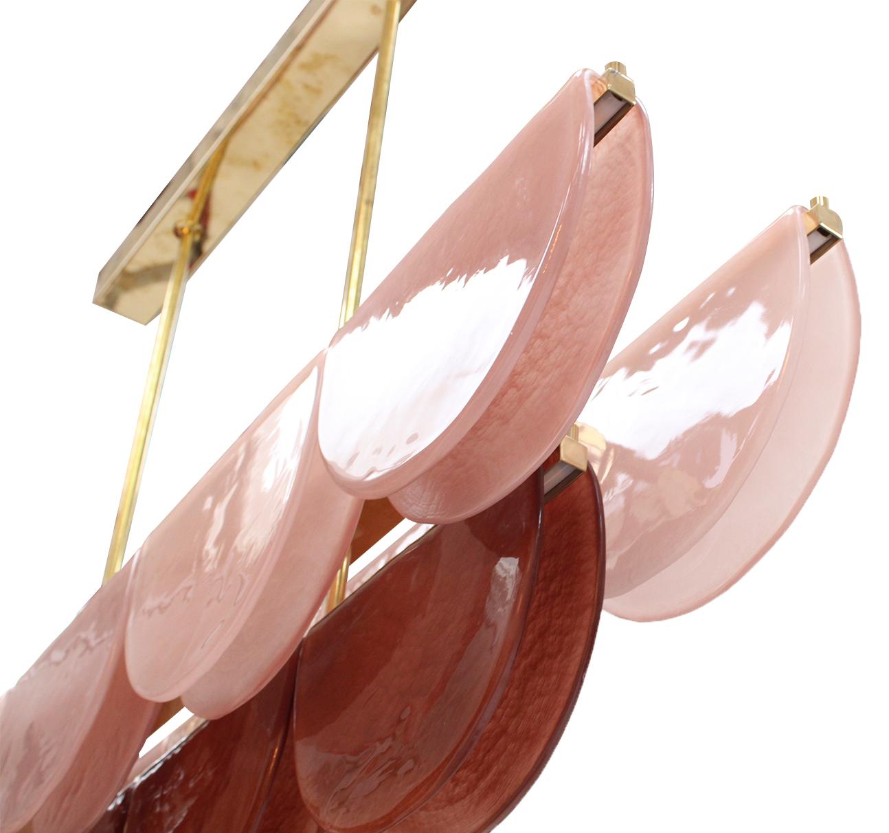 Lámpara de techo alargada rosa multicolor de cristal de Murano y latón, Italia en Bueno estado para la venta en Madrid, ES