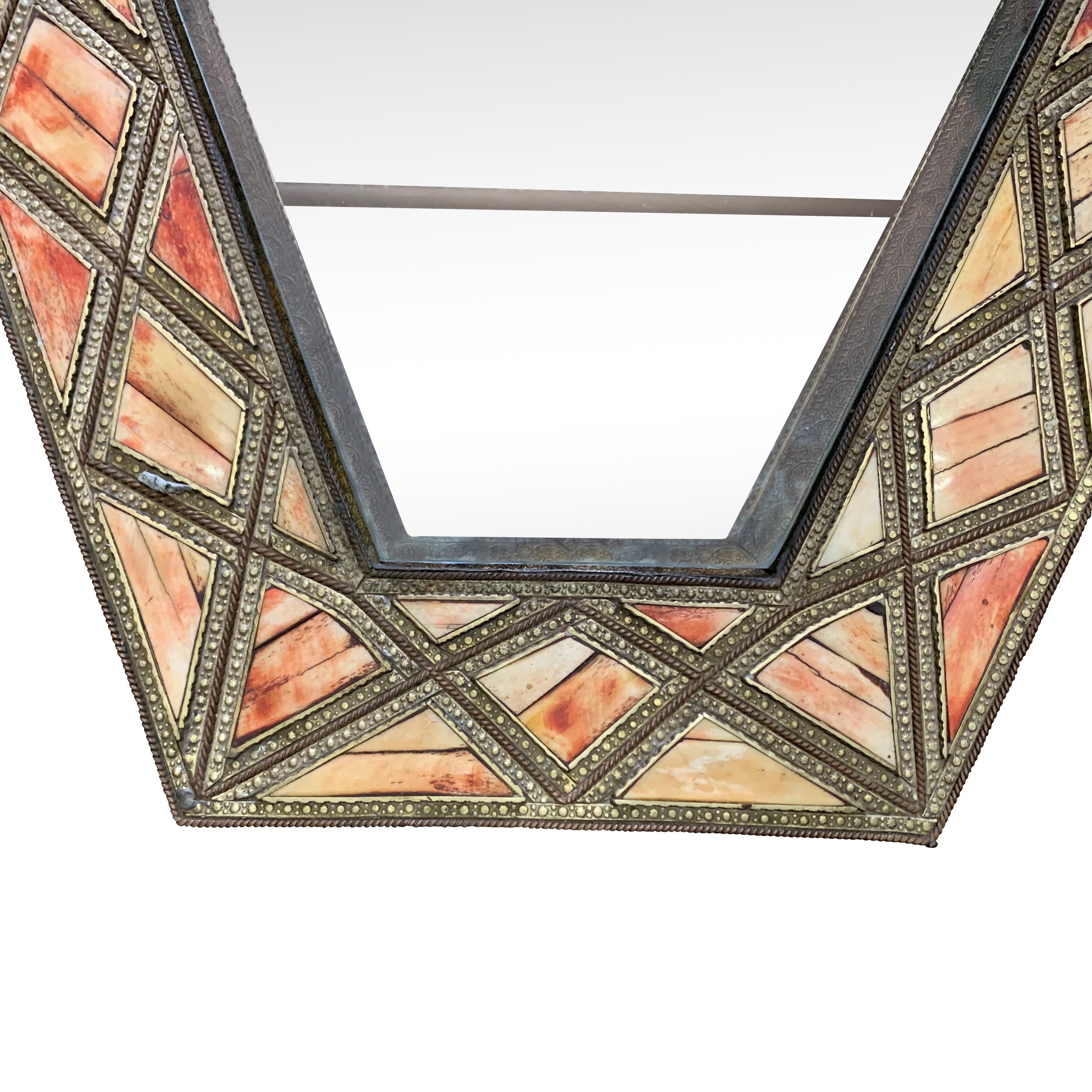 Table basse octogonale allongée, Maroc, milieu du siècle dernier Bon état - En vente à New York, NY