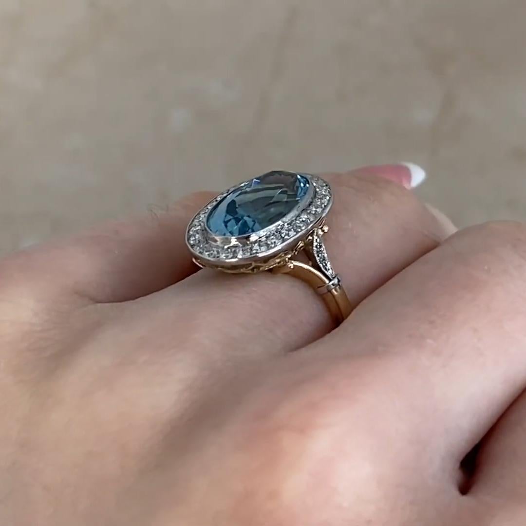 Bague halo en aigue-marine de taille ovale allongée (environ 4,4 carats), or jaune 18k Excellent état - En vente à New York, NY