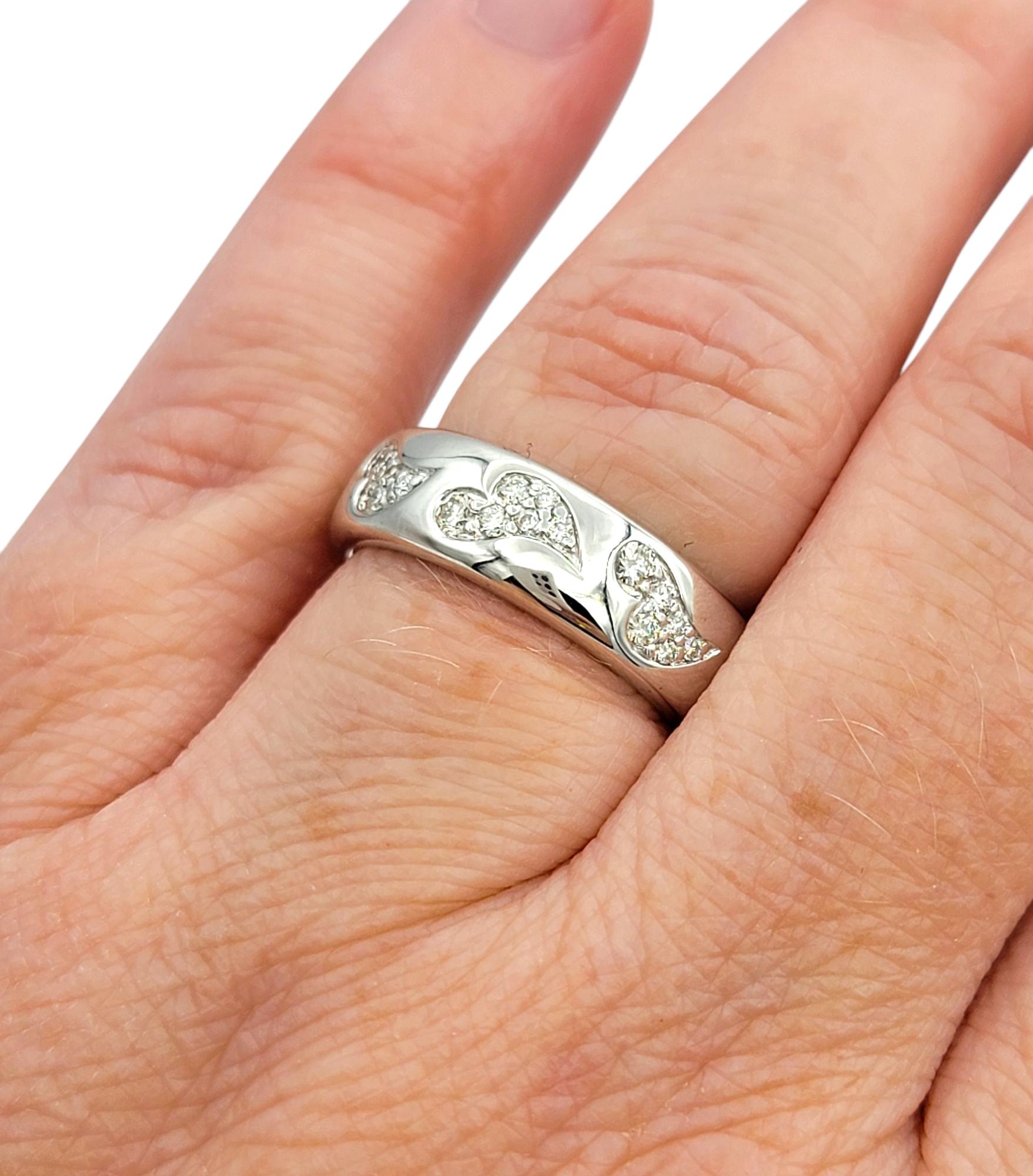 Anello a fascia con intarsio di diamanti a pavé allungato in oro bianco 14 carati lucido in vendita 5