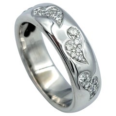 Anillo de oro blanco pulido de 14 quilates con incrustación de corazón de pavé de diamantes alargado