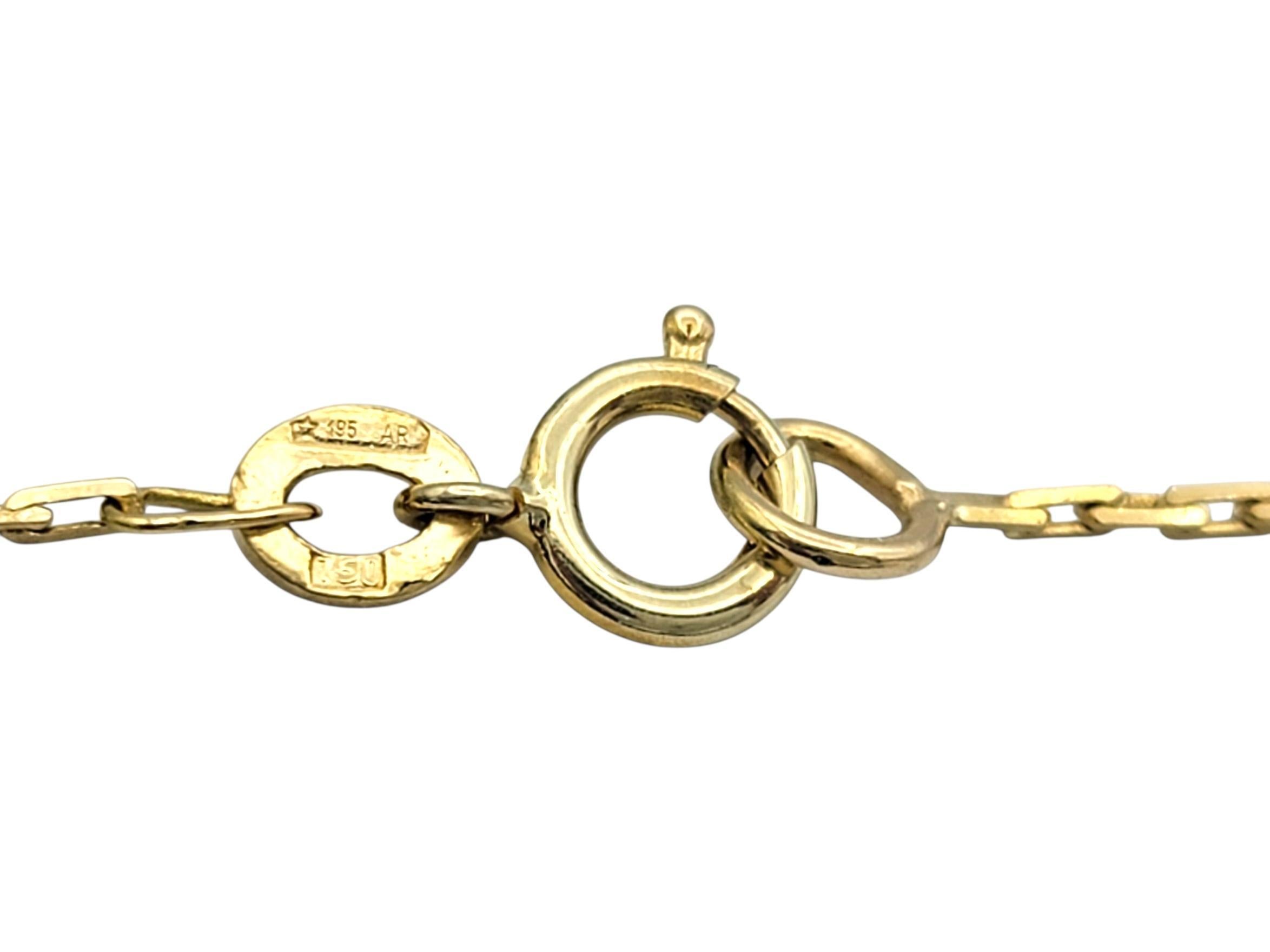 Länglicher Smaragd im Birnenschliff & Diamant-Halo-Anhänger Halskette 18 Karat Gelbgold im Angebot 1