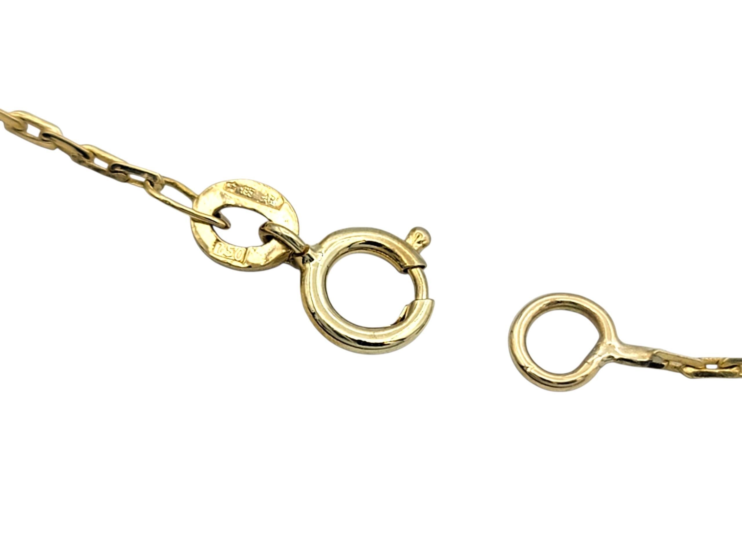 Länglicher Smaragd im Birnenschliff & Diamant-Halo-Anhänger Halskette 18 Karat Gelbgold im Angebot 2