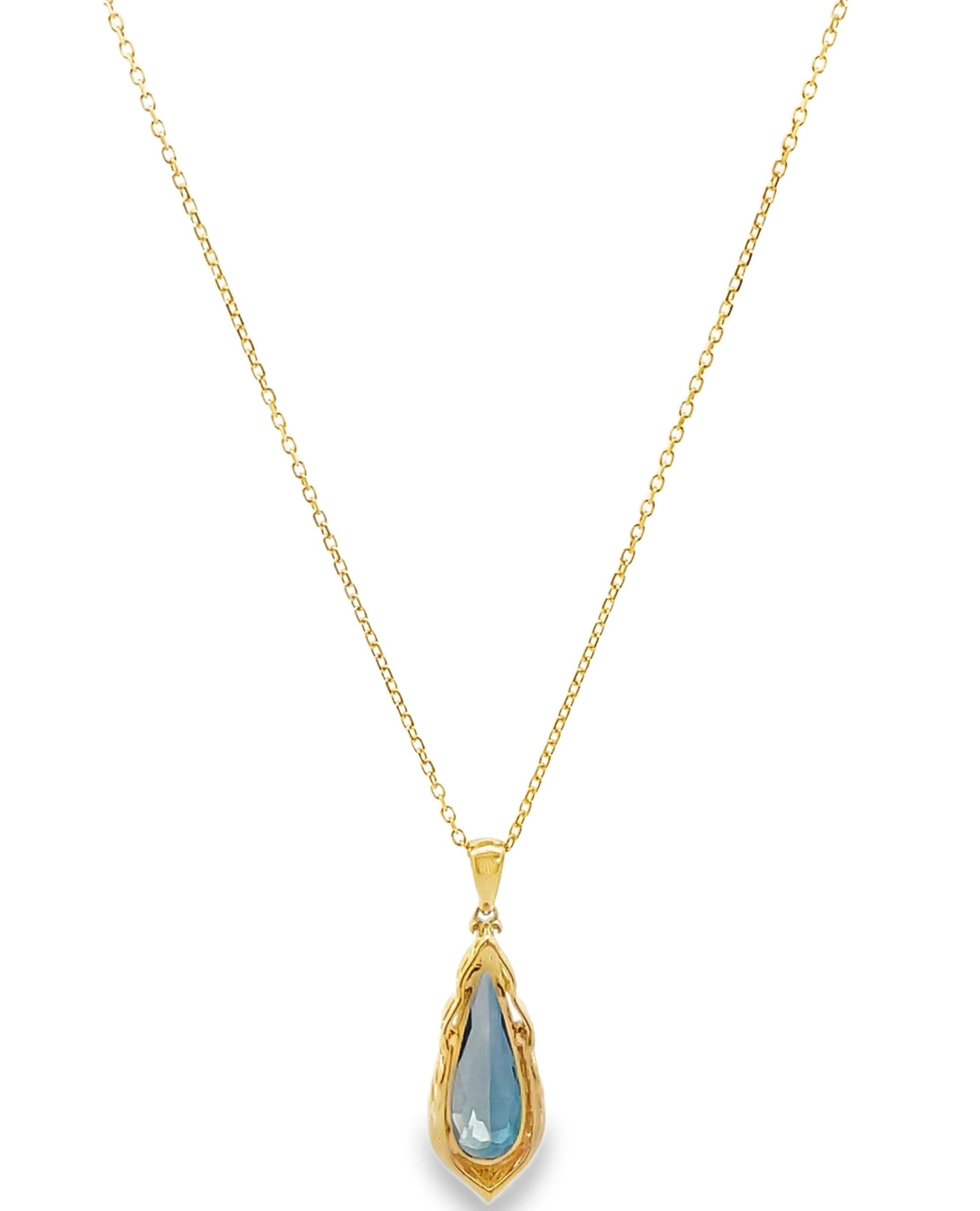 Donna Collana con ciondolo a forma di pera allungata con topazio blu e diamanti in oro giallo 14K in vendita