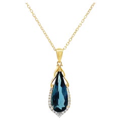 Collana con ciondolo a forma di pera allungata con topazio blu e diamanti in oro giallo 14K