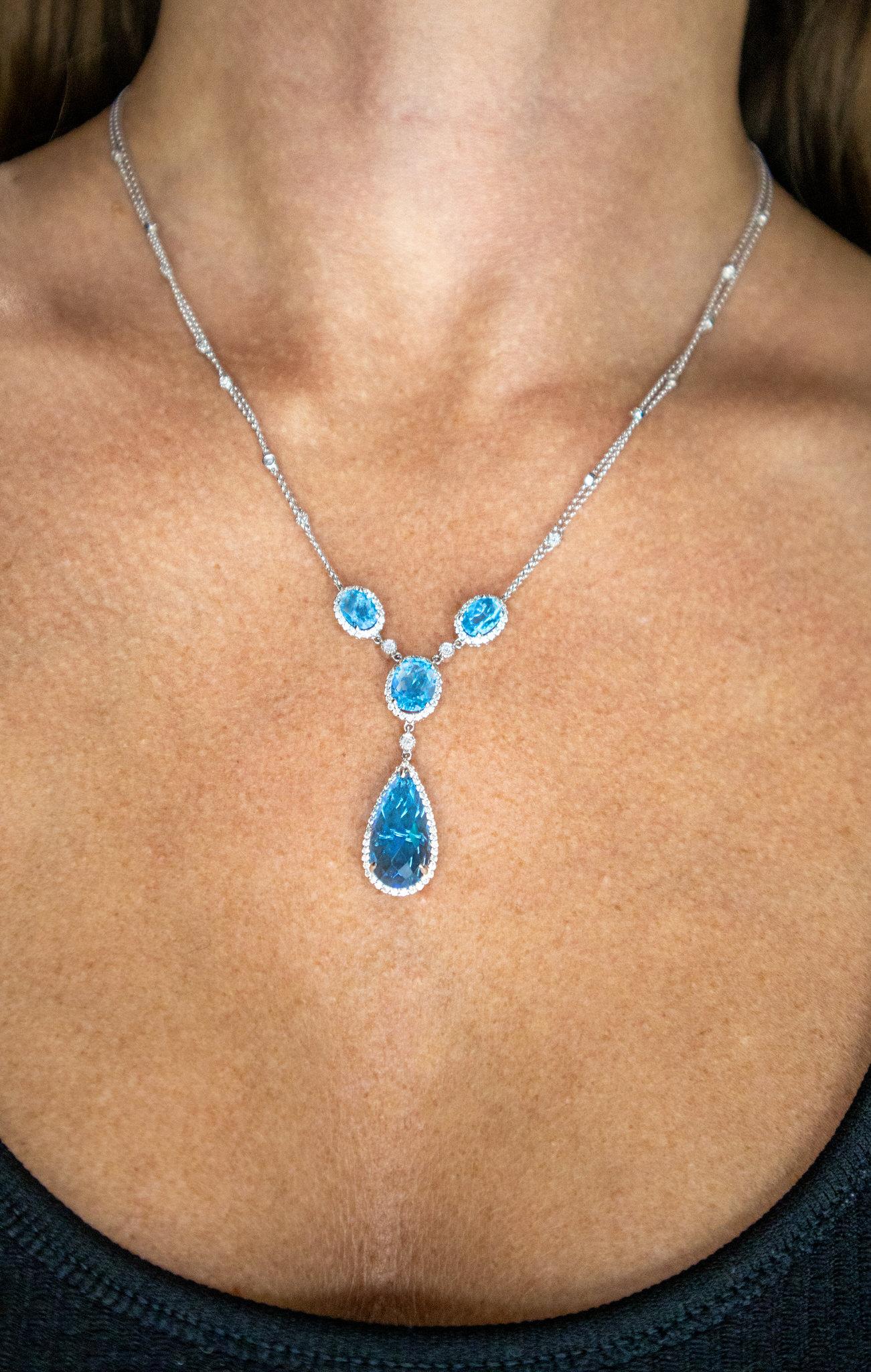 Taglio misto Collana di Topazio Blu a forma di pera allungata con diamanti 11,8 carati in vendita