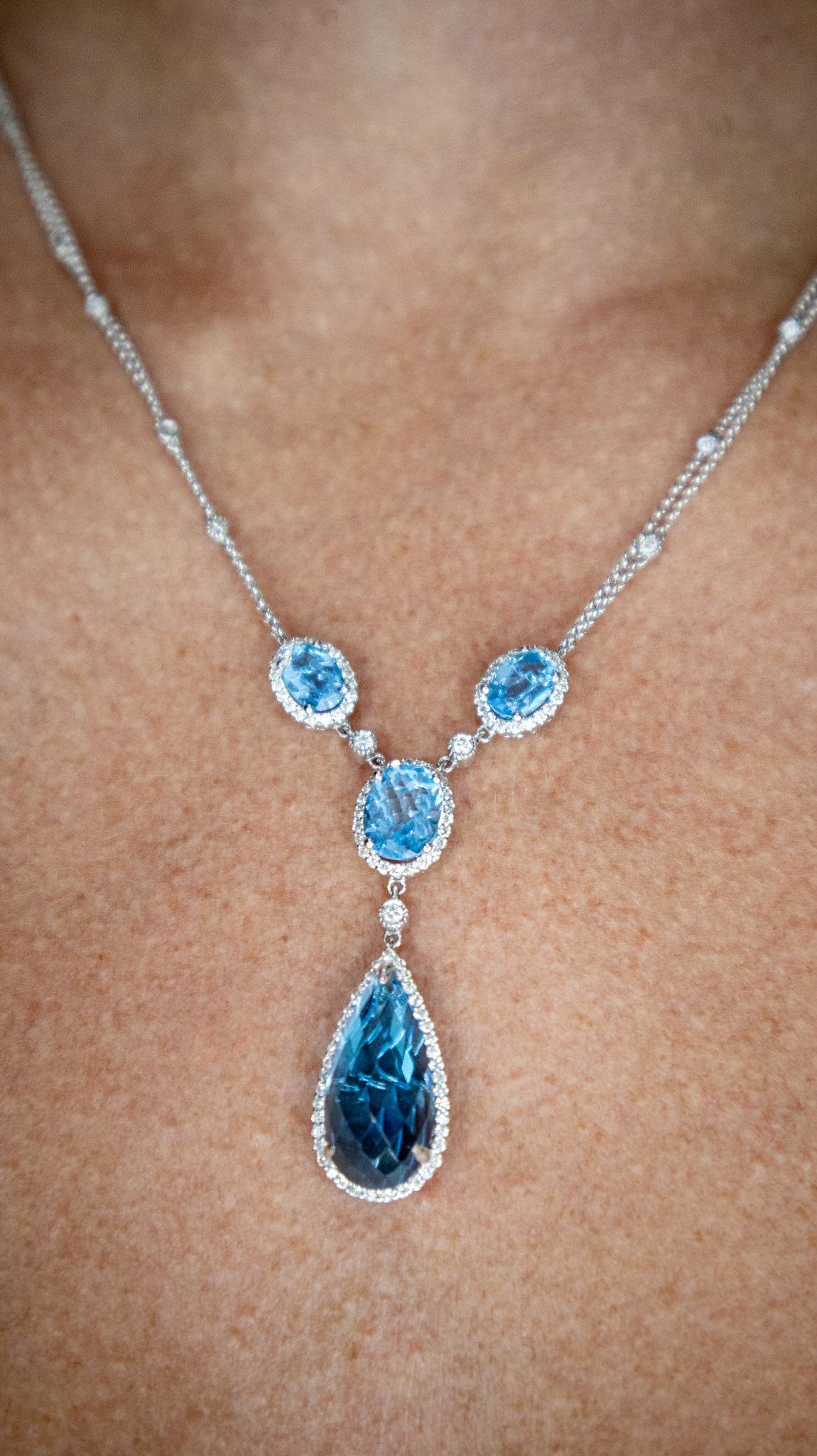 Collana di Topazio Blu a forma di pera allungata con diamanti 11,8 carati In condizioni ottime in vendita a Aliso Viejo, CA