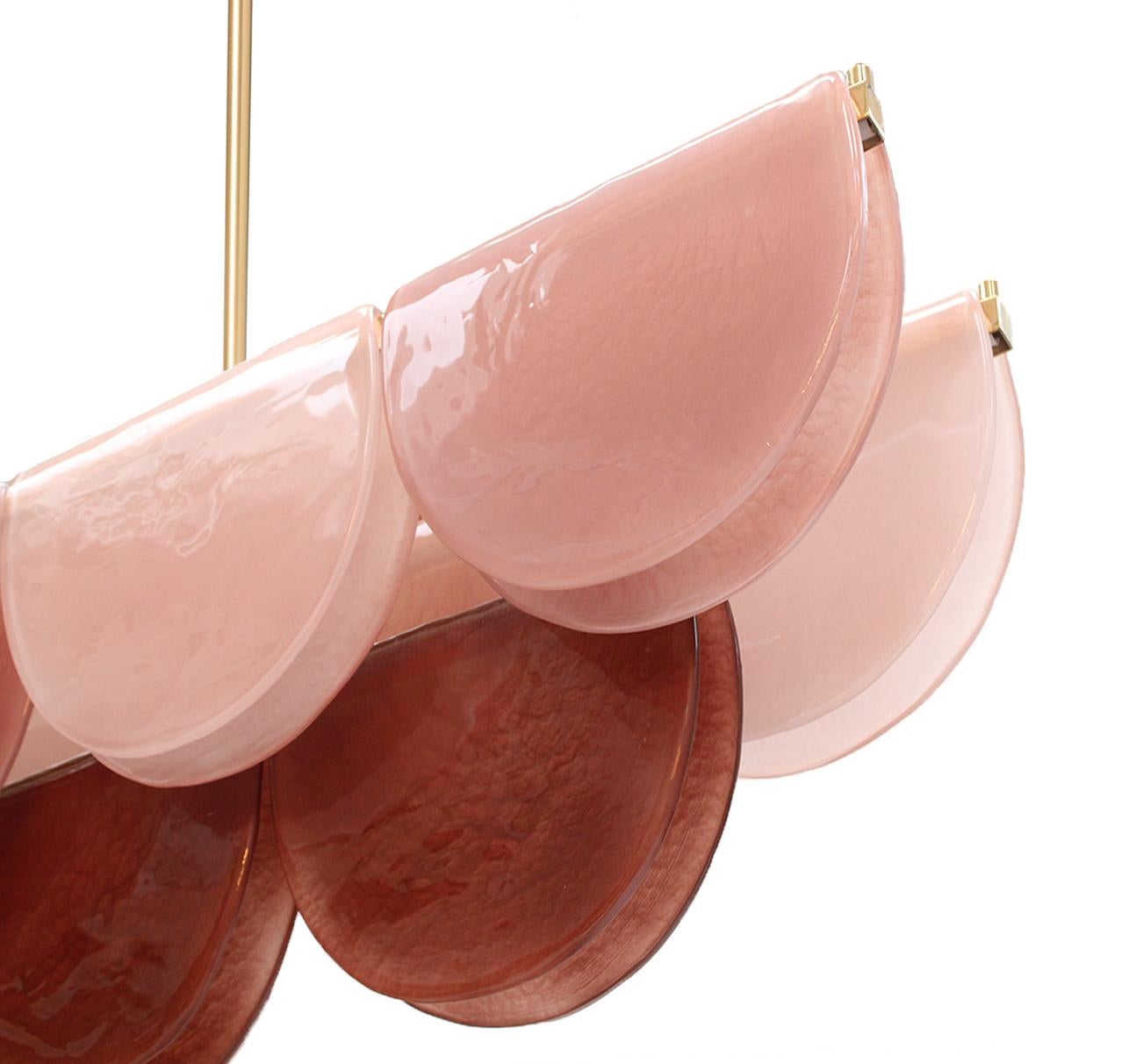 Lampada da soffitto allungata in ottone e vetro di Murano rosa rosso multicolore, Italia in vendita 1