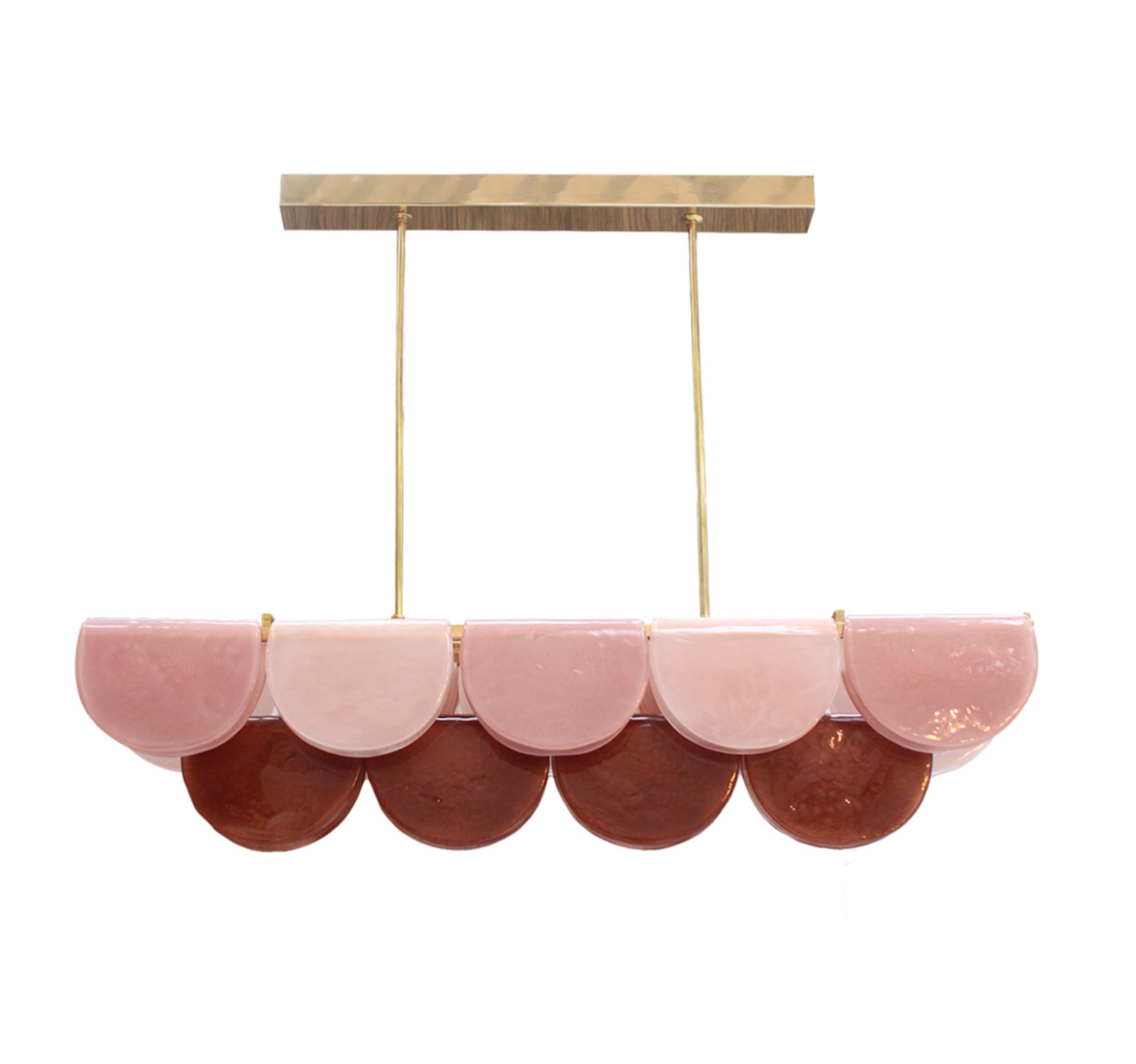 Lampada da soffitto allungata in ottone e vetro di Murano rosa rosso multicolore, Italia in vendita 2