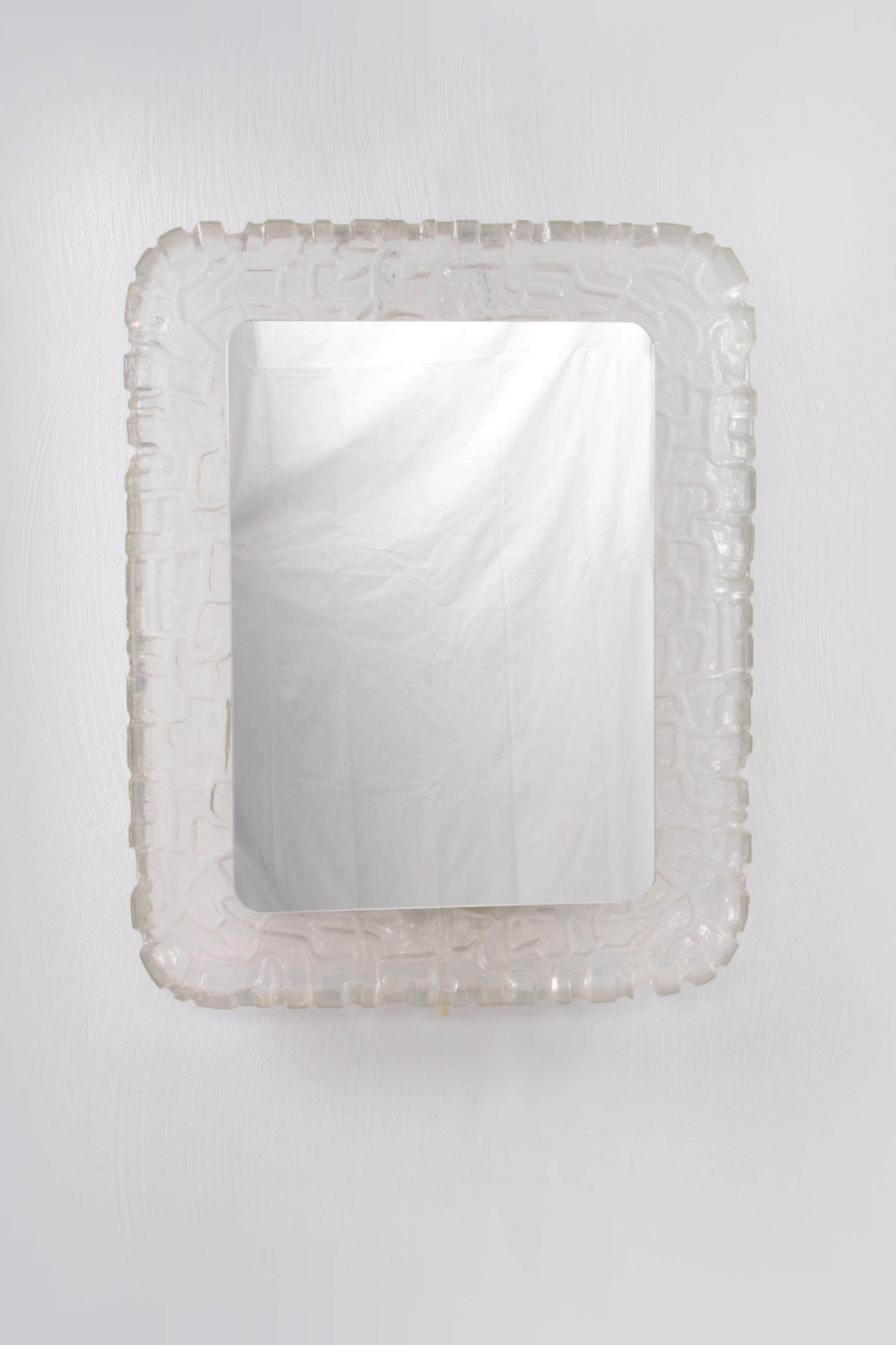 longated Plexiglas Hillebrand mirror, 1960 Germany


The beautiful mirror by Hillebrand is made of metal with plexiglass and was produced in the 1960s.

The mirror has interior lighting which emits a warm soft light when it is on. The mirror is