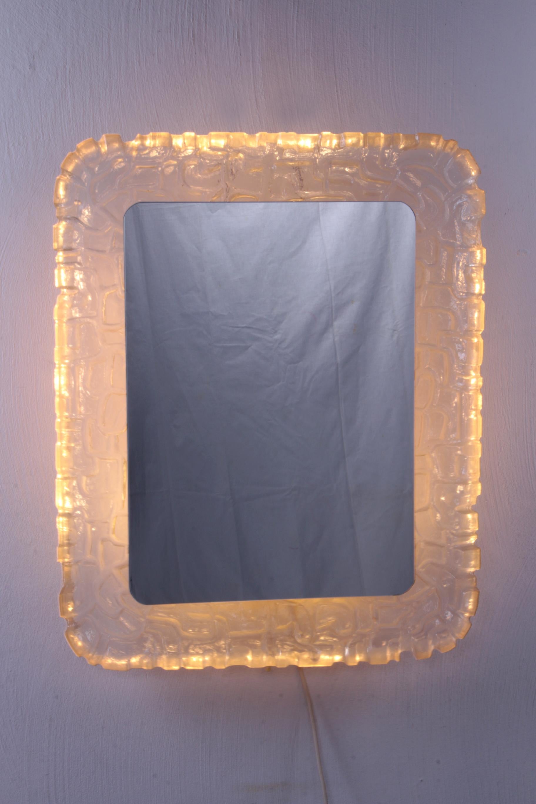 Elongated Plexiglas Hillebrand Mirror, 1960 Germany In Good Condition In Oirlo, LI