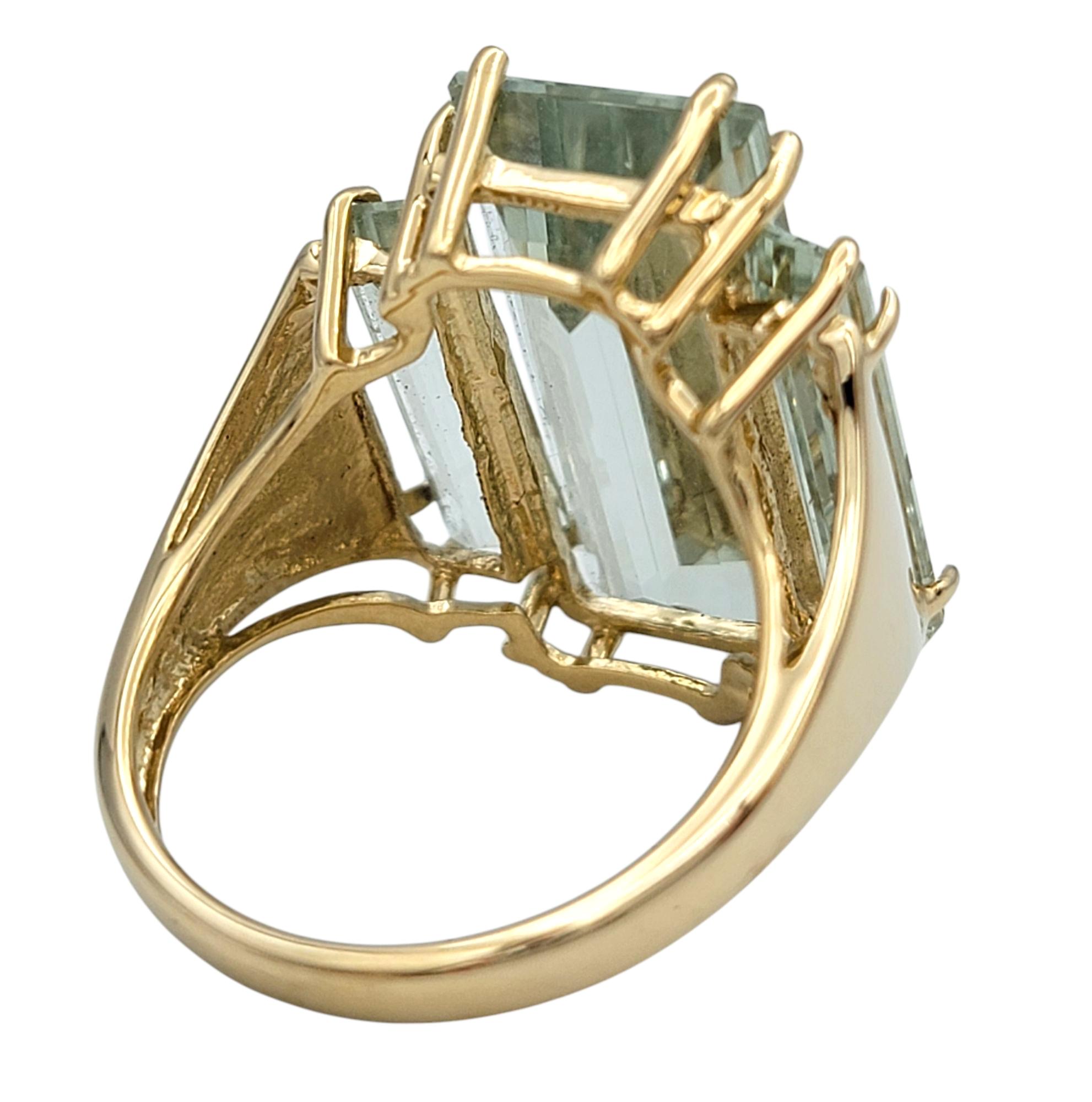 Anello da cocktail con tre pietre di prasiolite a taglio rettangolare allungato in oro 14 carati In condizioni buone in vendita a Scottsdale, AZ