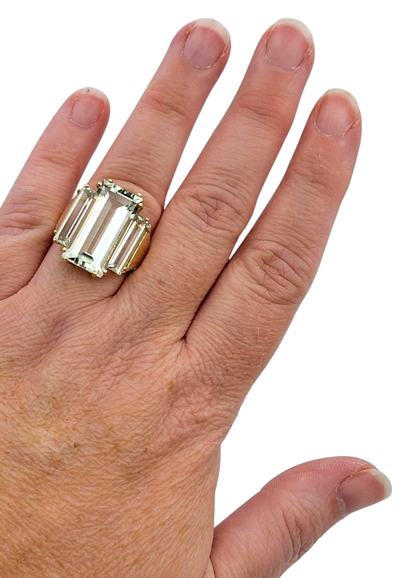 Anello da cocktail con tre pietre di prasiolite a taglio rettangolare allungato in oro 14 carati in vendita 2