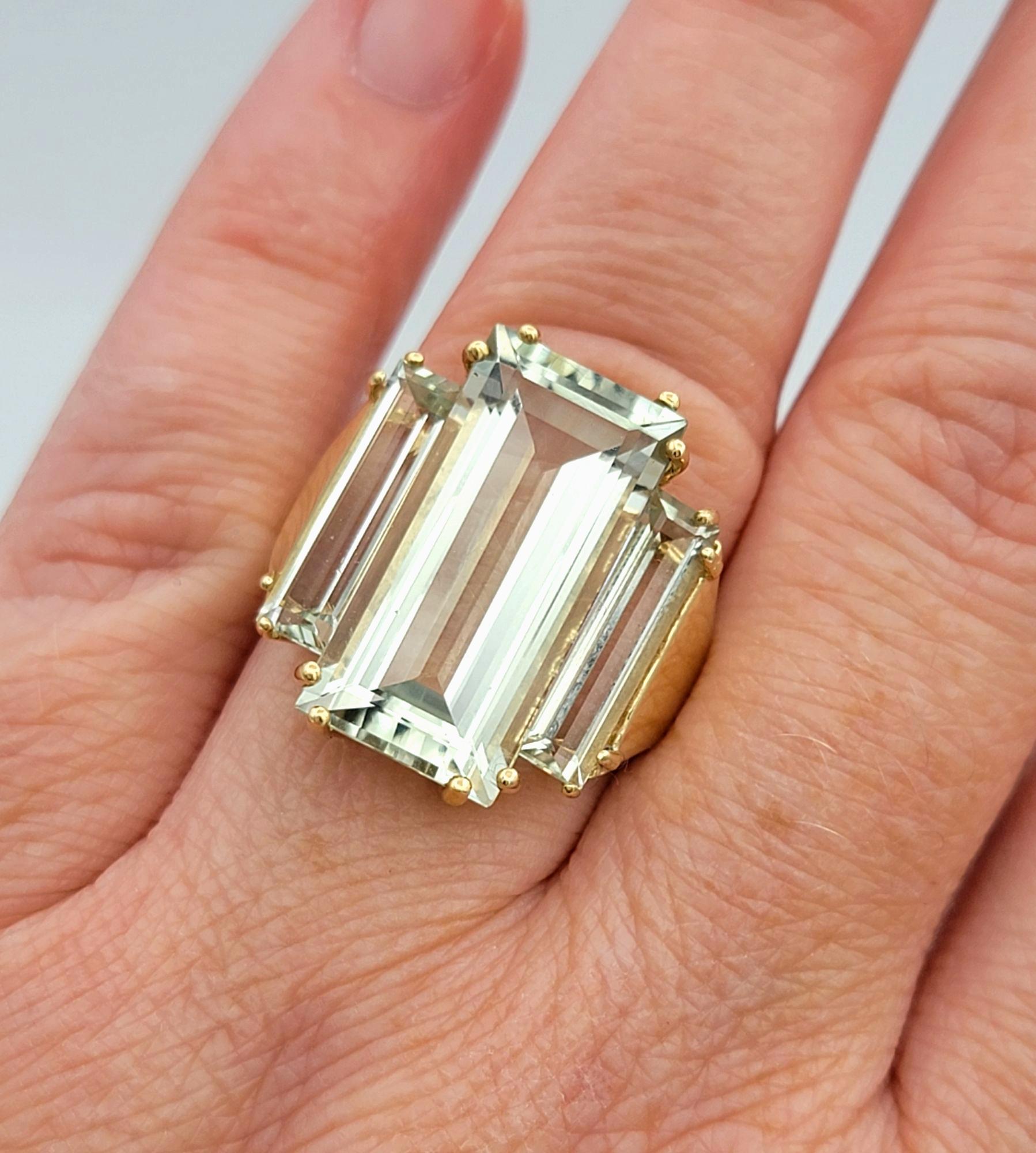 Anello da cocktail con tre pietre di prasiolite a taglio rettangolare allungato in oro 14 carati in vendita 3
