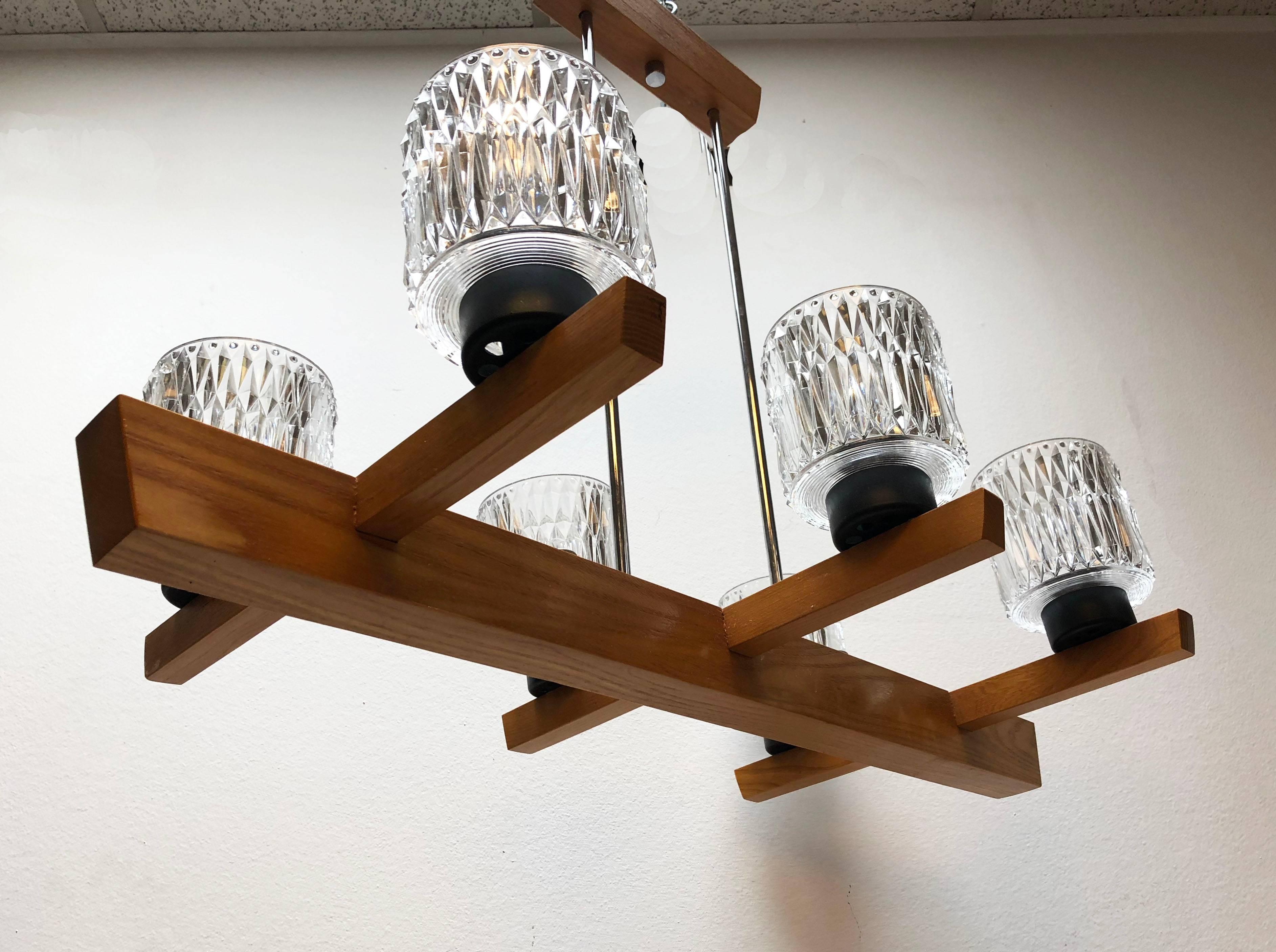 Wood strip with six glass shade mounted on the steel holder and fitted with E27 bulbs.
Made in style of Kalmar in the 1950s.