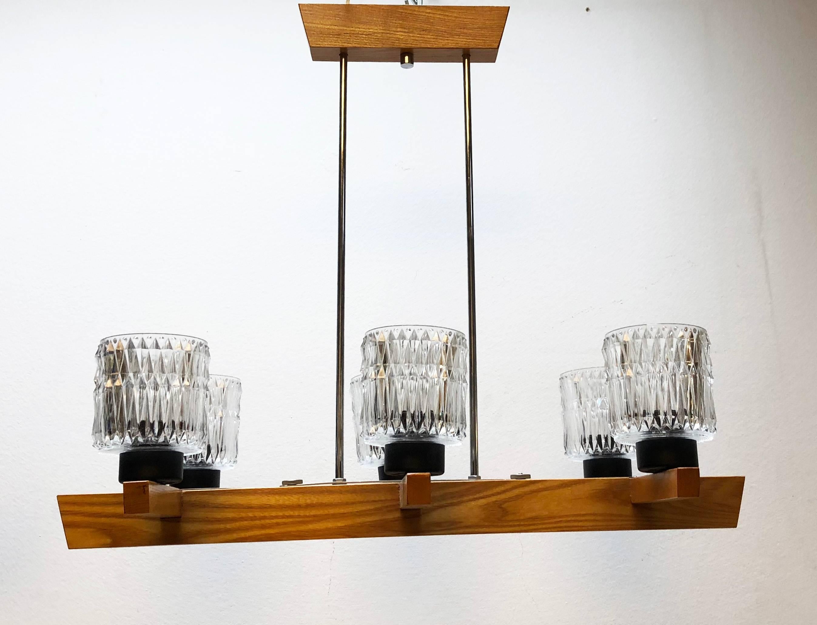 Lustre suspendu allongé en forme de lampe dans le style de Kalmar en vente 2