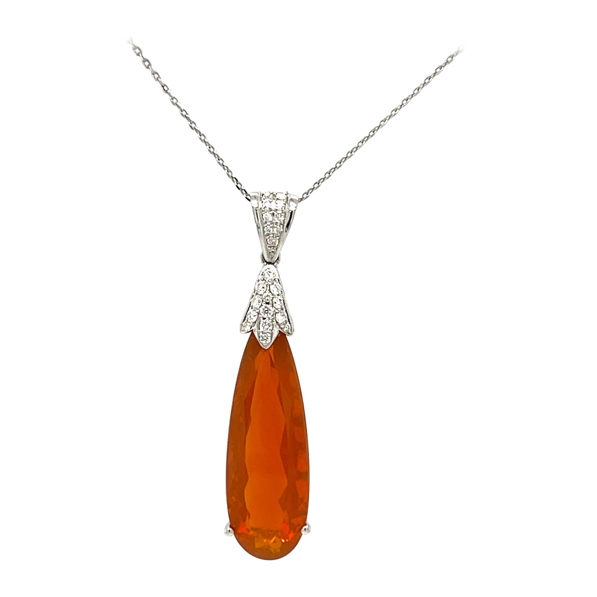 Pendentif d'opale de feu allongé en or blanc 14 carats