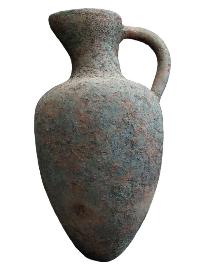 Langgestreckte Terrakotta-Vase auf Metall-Stand (amerikanisch)