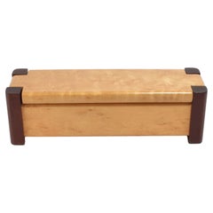 Längliche Holzkiste