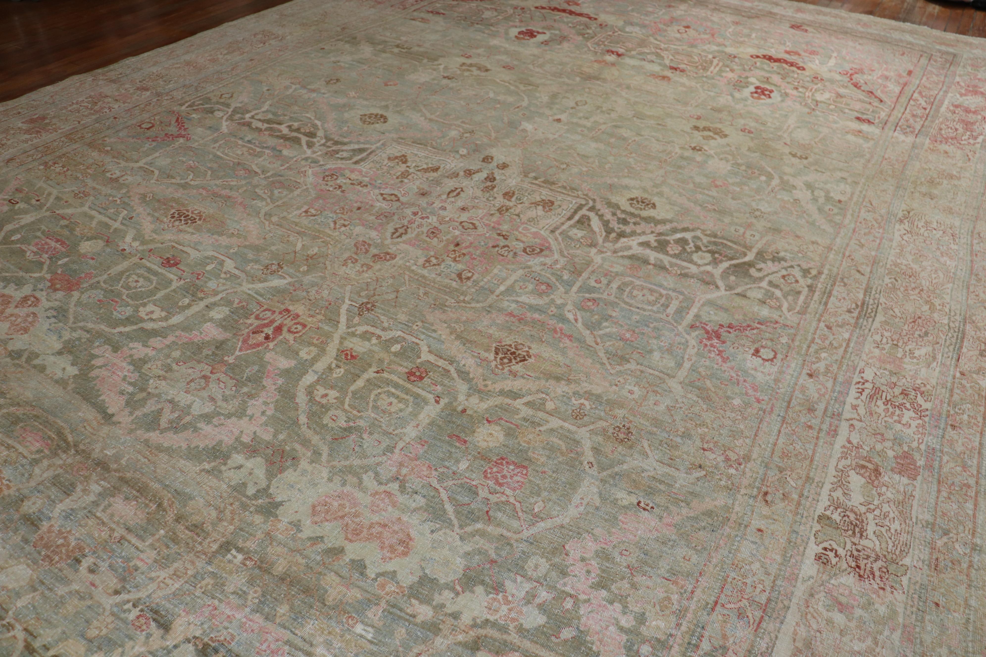 Übergroßer persischer Bidjar-Teppich in Übergröße von Eloquent Feminine (20. Jahrhundert) im Angebot