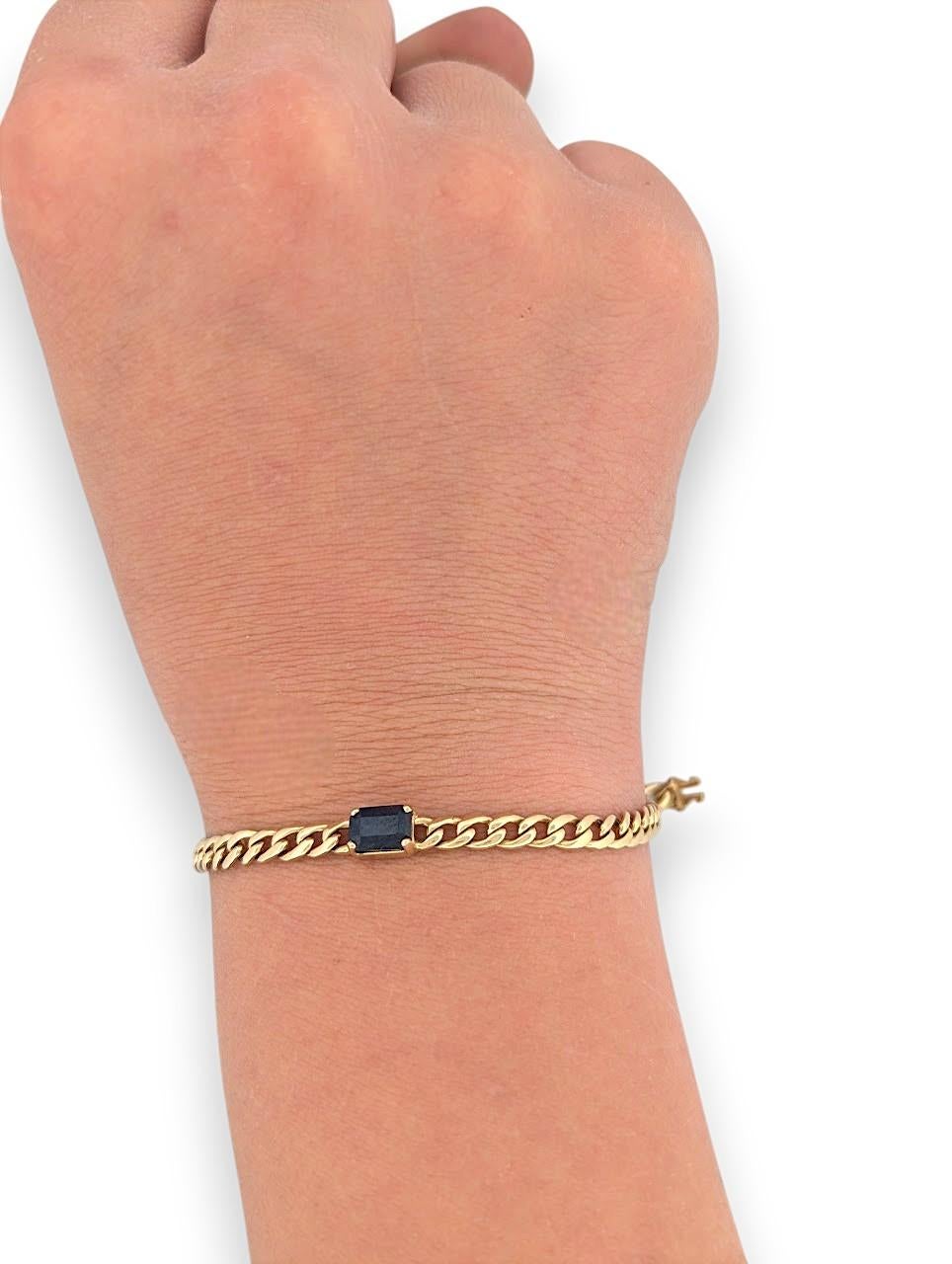 Elowen  14K Goldarmband mit 1,0 Karat natürlichem Saphir im Smaragdschliff mit Smaragdschliff - Größe 6,25 (Kunsthandwerker*in) im Angebot