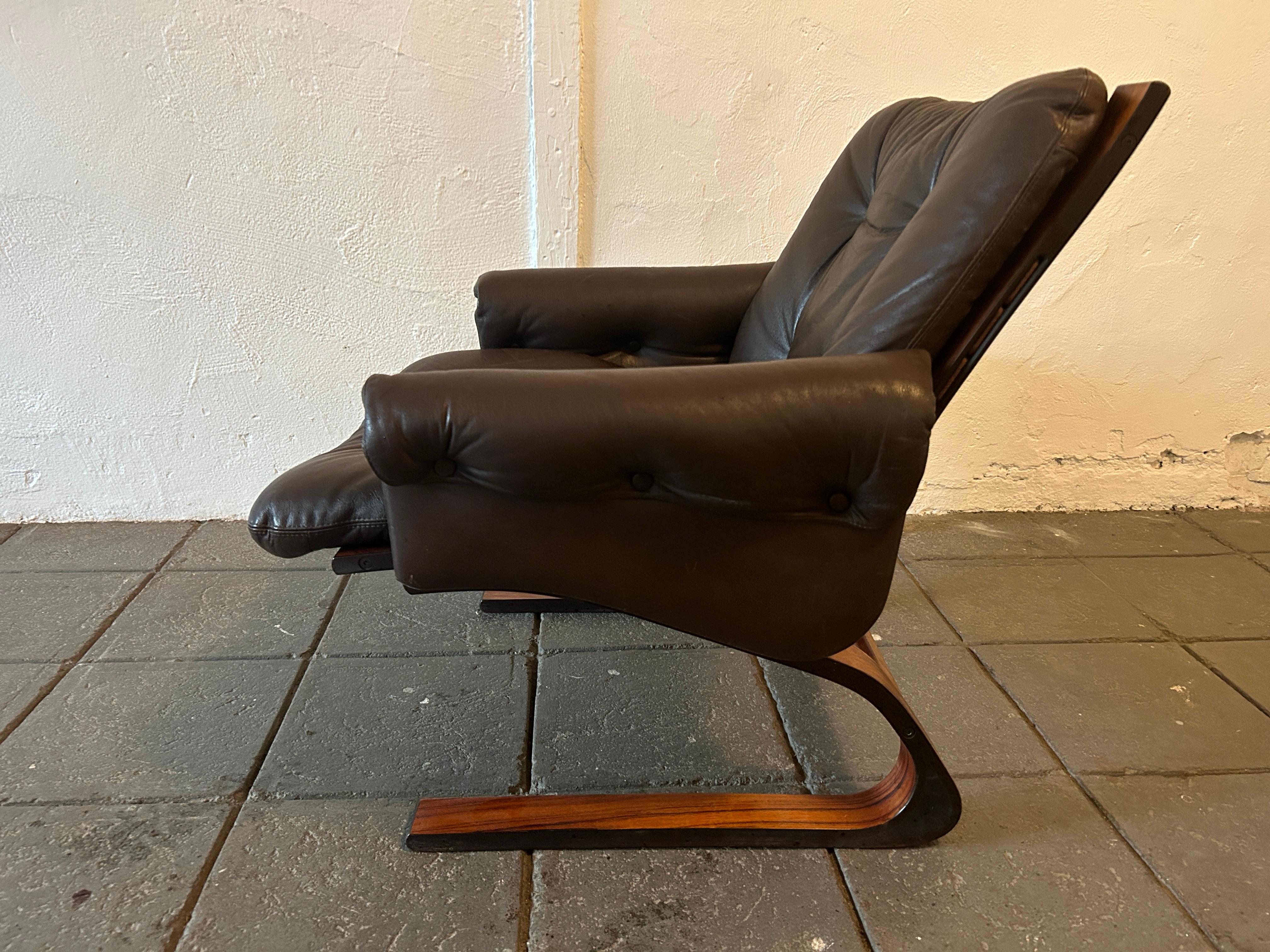Comfortable Elsa and Nordahl Solheim for Rykken Kengu Scandinavian modern lounge chair with bent rosewood frame and leather upholstery. 

Measures 29in tall x 30in wide x 29in deep. 

Seat height: 14”.