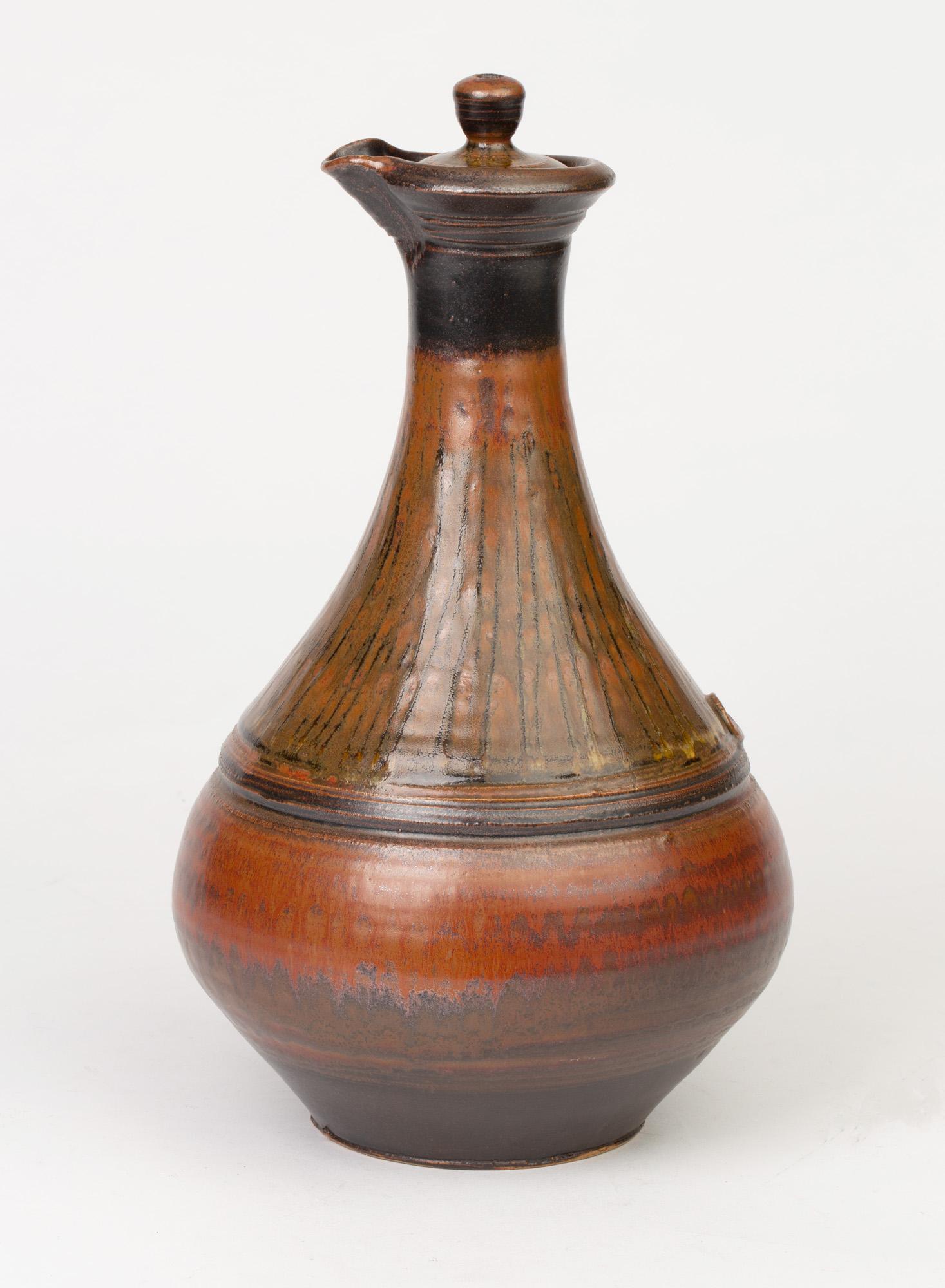 Elsa Benattar - Grande aiguière à couvercle émaillé en forme de bouteille en céramique de studio Bon état - En vente à Bishop's Stortford, Hertfordshire