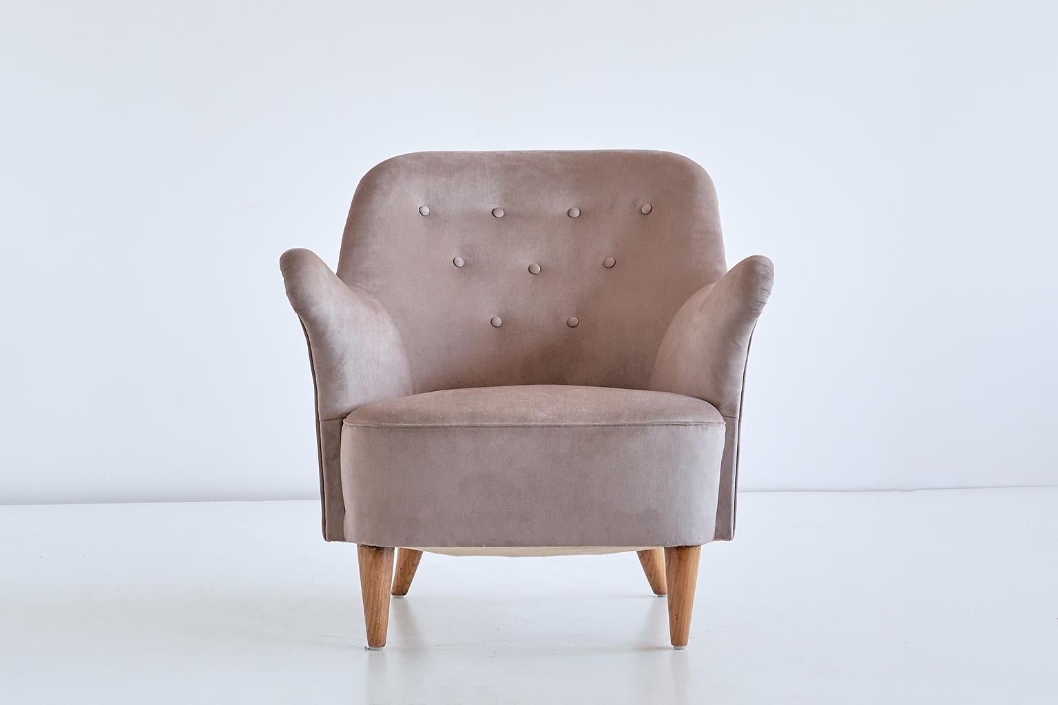 Suédois Fauteuil Elsa Gullberg en velours taupe et orme, Suède, fin des années 1930 en vente