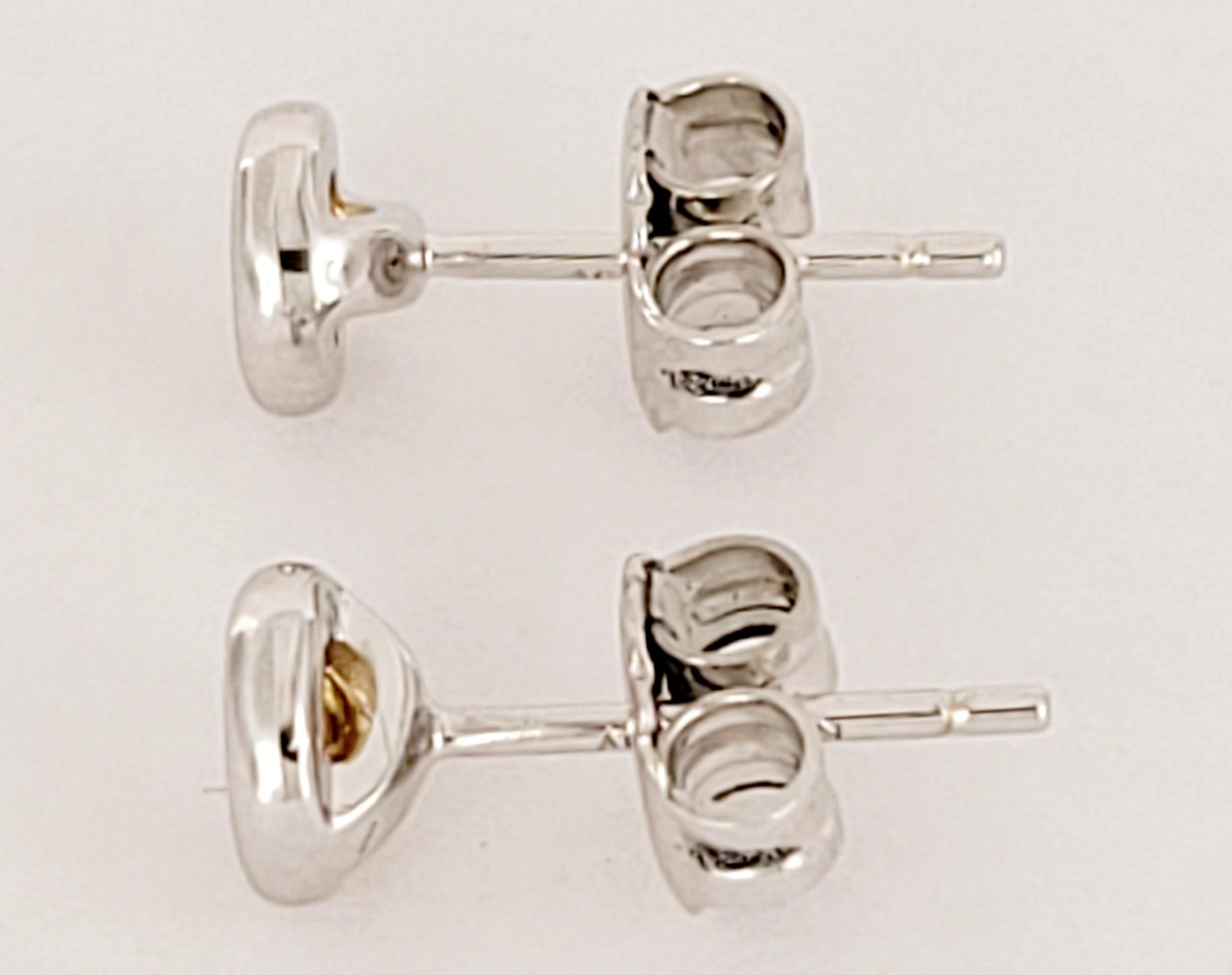 Brand Elsa Peretti
Material Sterling Silver 925
Two Round Citrines .28tcw
Earrings Dimension: 5.5mm
Condition New
Comes with Tiffany. &Co Pouch
Retail Price: $ 945